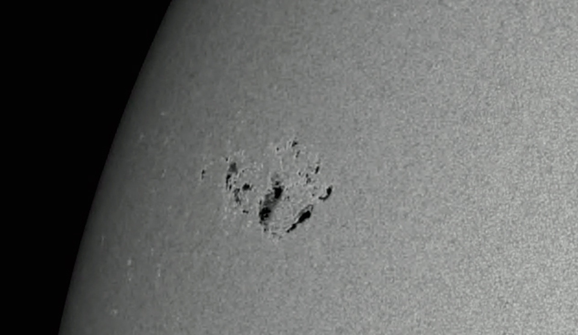 Аномальная активность на Солнце взволновала астрономов