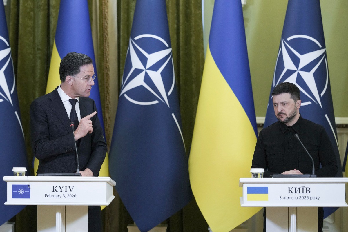 ЕС и НАТО обвинили в попытках помешать переговорам по Украине