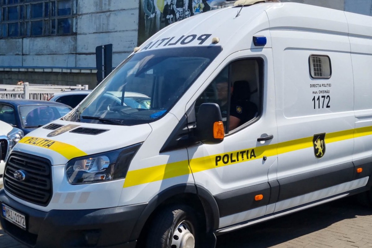 В молдавской деревне произошли столкновения между полицией и прихожанами церкви