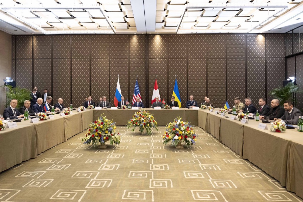 Очень напряженно: как в Женеве прошли трехсторонние переговоры по Украине
