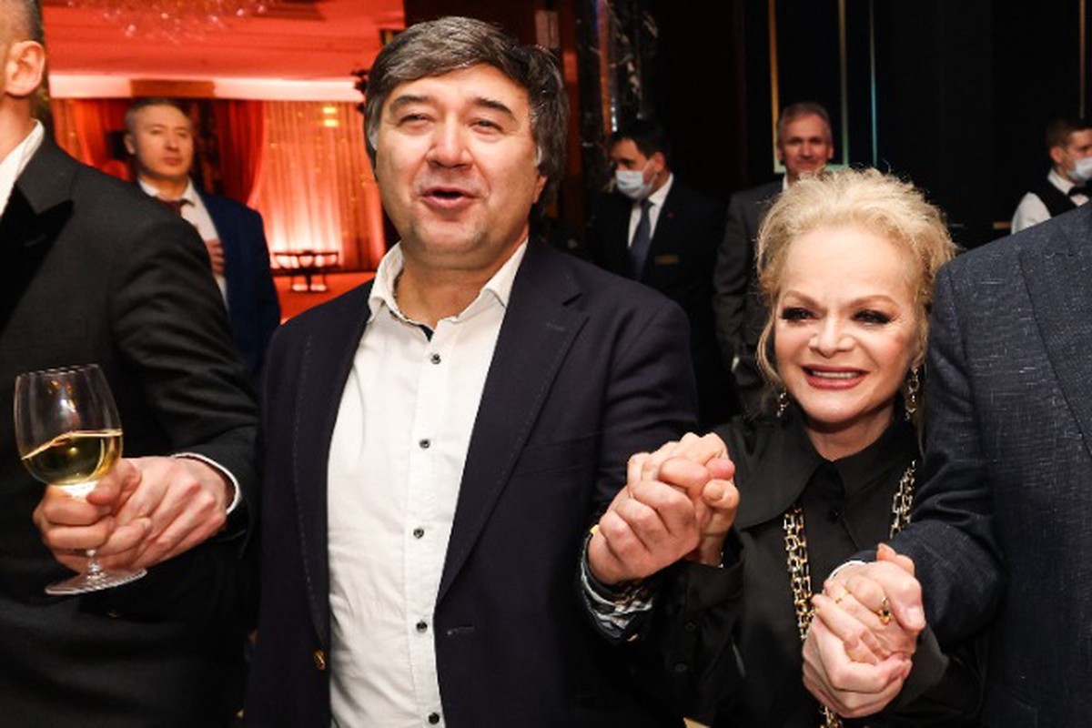 Продюсер рассказал о тайном поклоннике Ларисы Долиной
