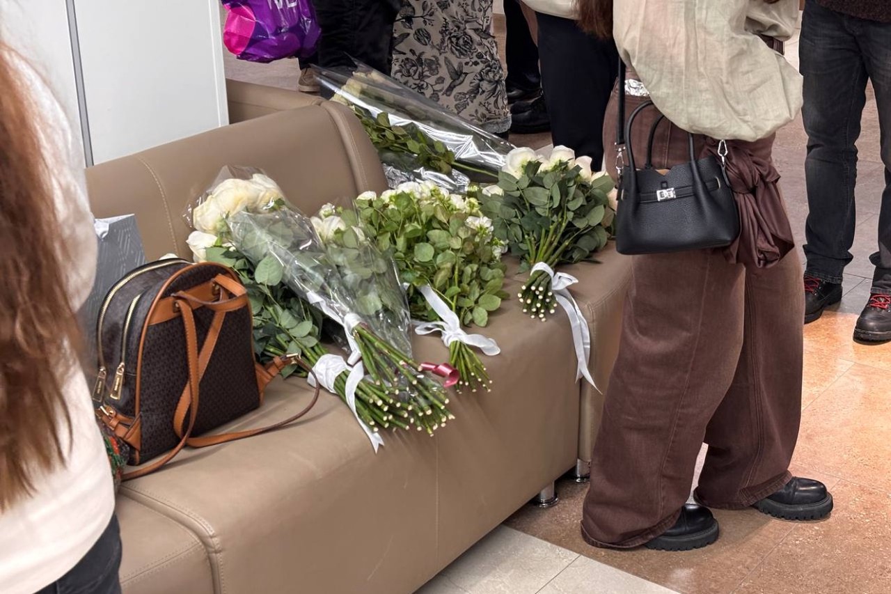 Упала в сцене: как у Долиной прошел первый после выселения концерт в Подмосковье