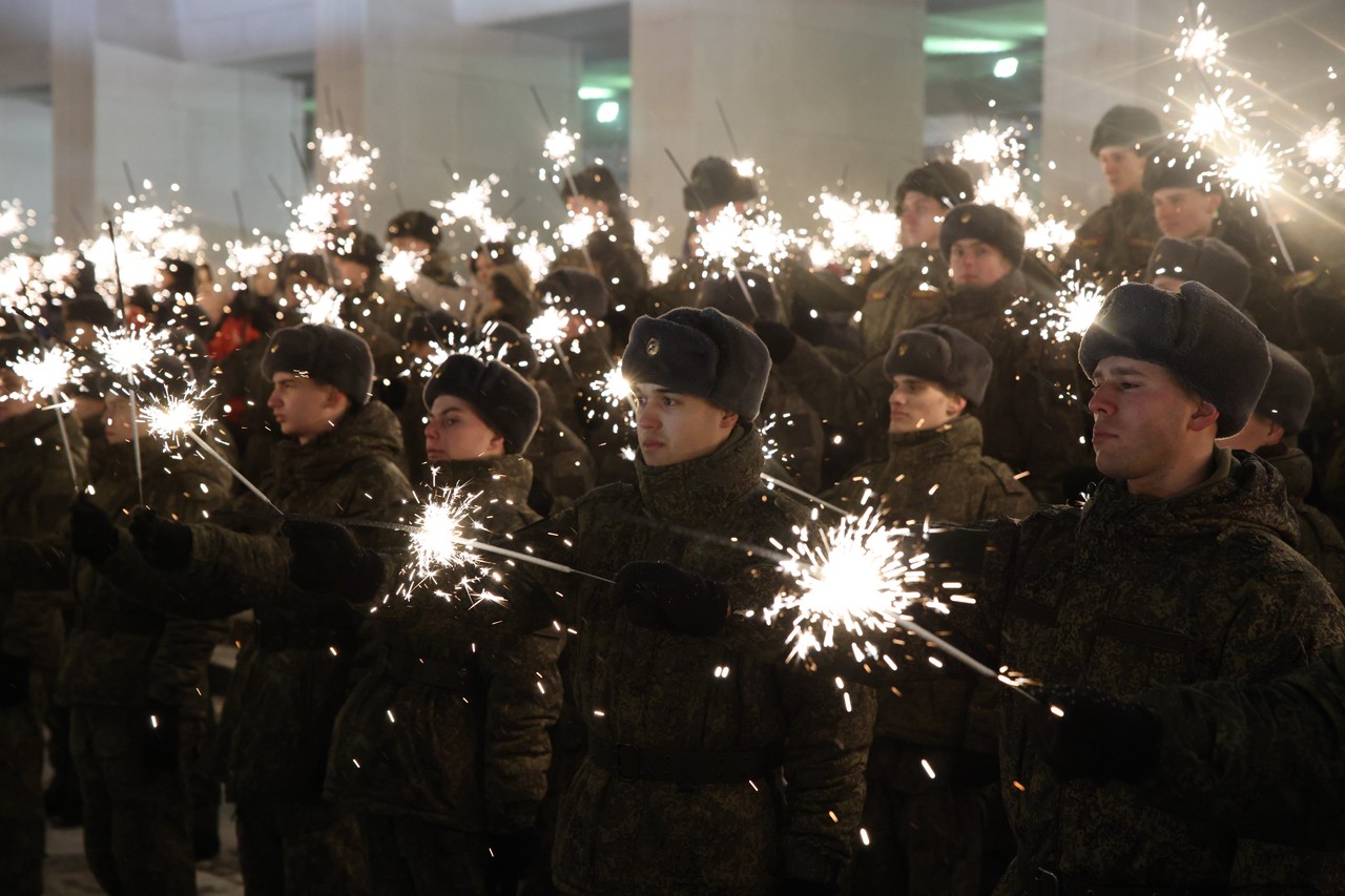 Снежный Армагеддон в Москве, осел-участник СВО, прощание с утонувшим в Босфоре россиянином: главные события января в объективе «Абзаца»