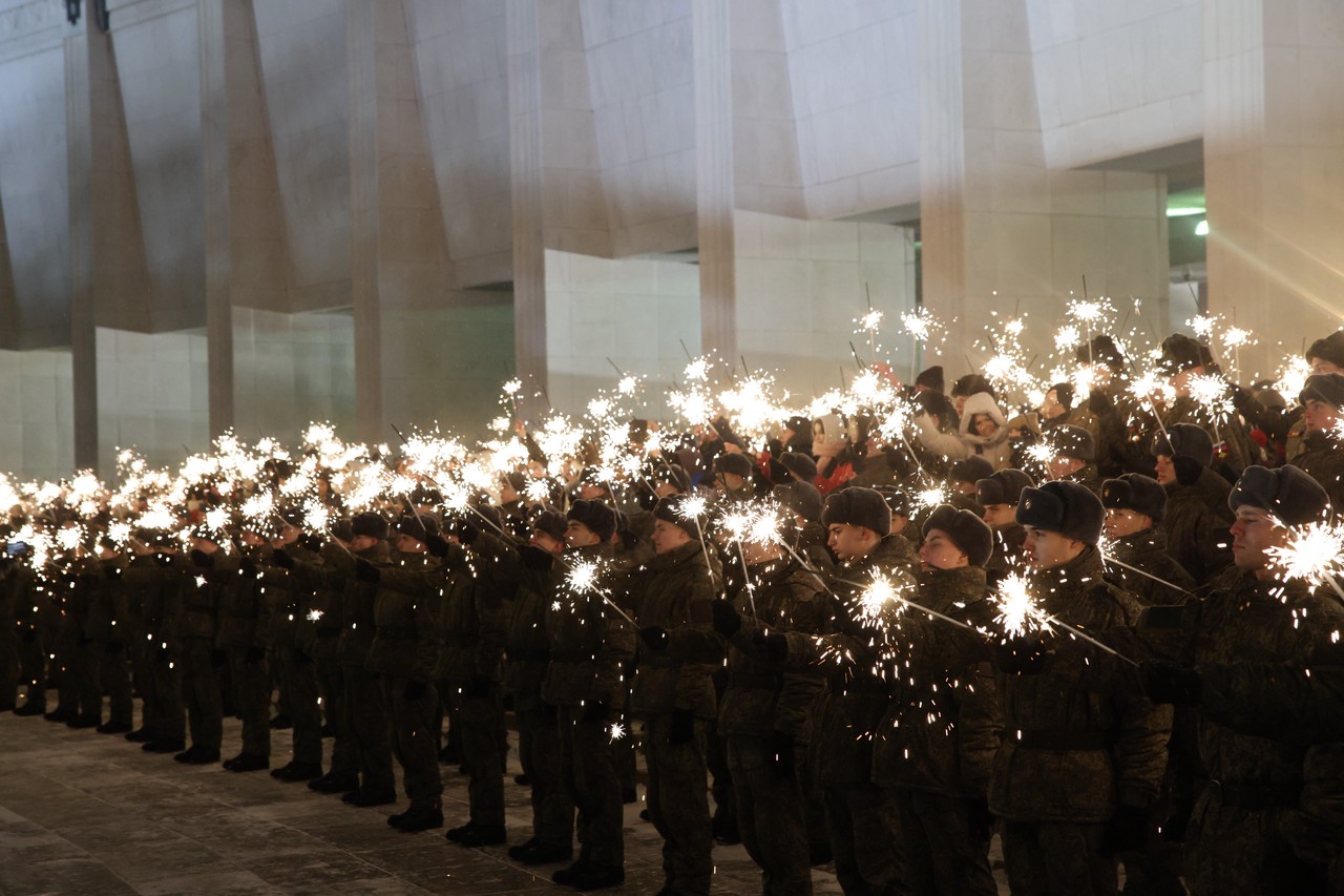 Снежный Армагеддон в Москве, осел-участник СВО, прощание с утонувшим в Босфоре россиянином: главные события января в объективе «Абзаца»