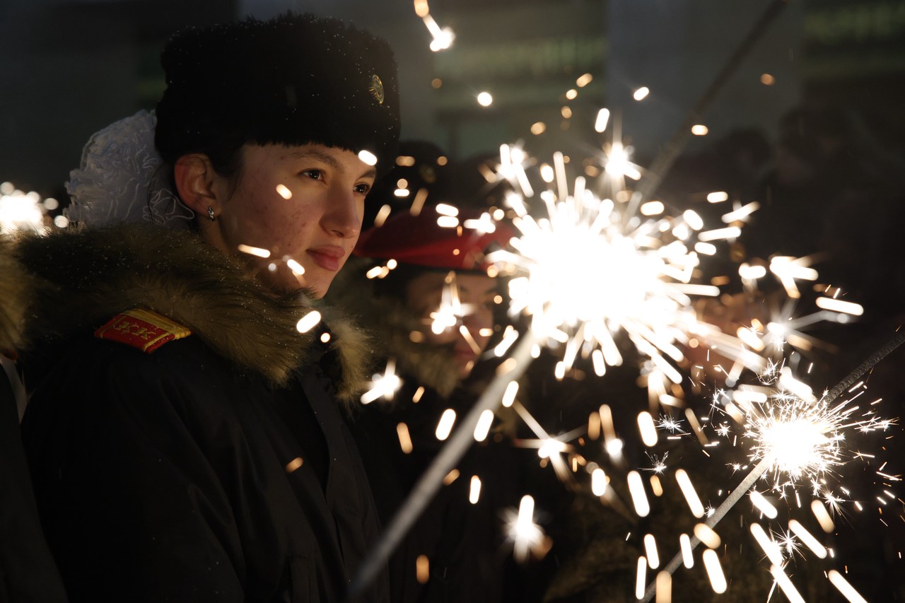Снежный Армагеддон в Москве, осел-участник СВО, прощание с утонувшим в Босфоре россиянином: главные события января в объективе «Абзаца»