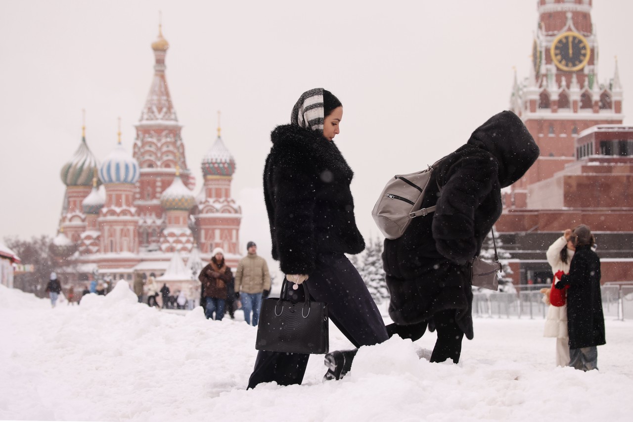 Снежный Армагеддон в Москве, осел-участник СВО, прощание с утонувшим в Босфоре россиянином: главные события января в объективе «Абзаца»