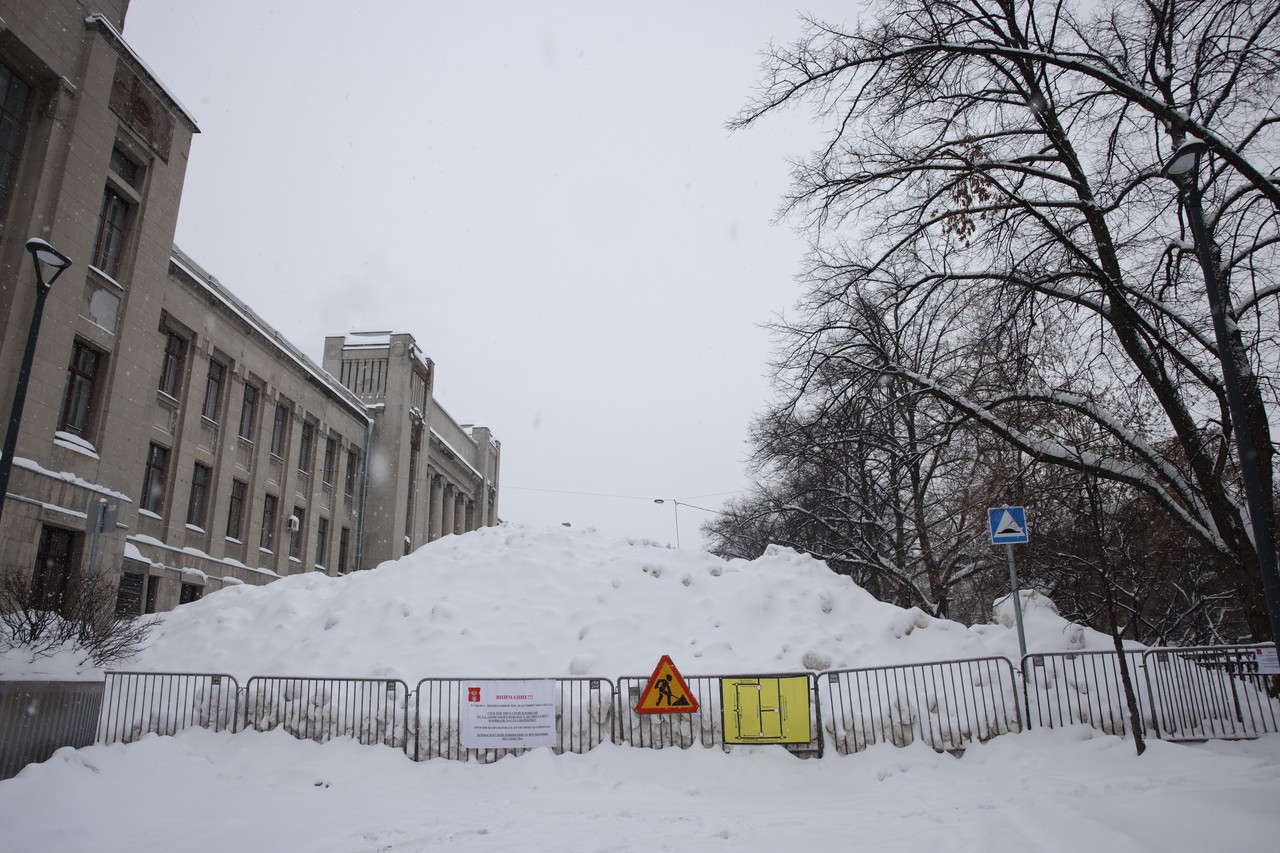 Снежный Армагеддон в Москве, осел-участник СВО, прощание с утонувшим в Босфоре россиянином: главные события января в объективе «Абзаца»