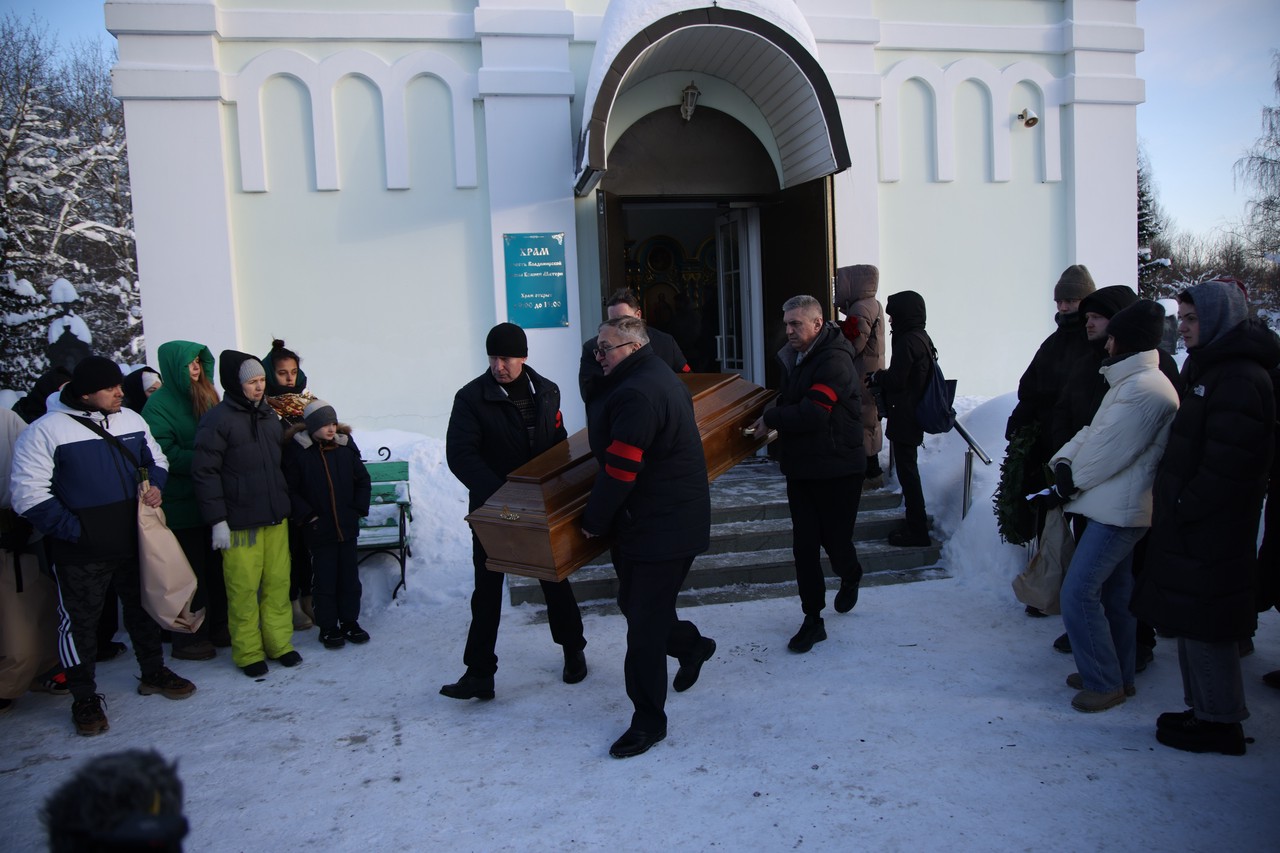 Снежный Армагеддон в Москве, осел-участник СВО, прощание с утонувшим в Босфоре россиянином: главные события января в объективе «Абзаца»