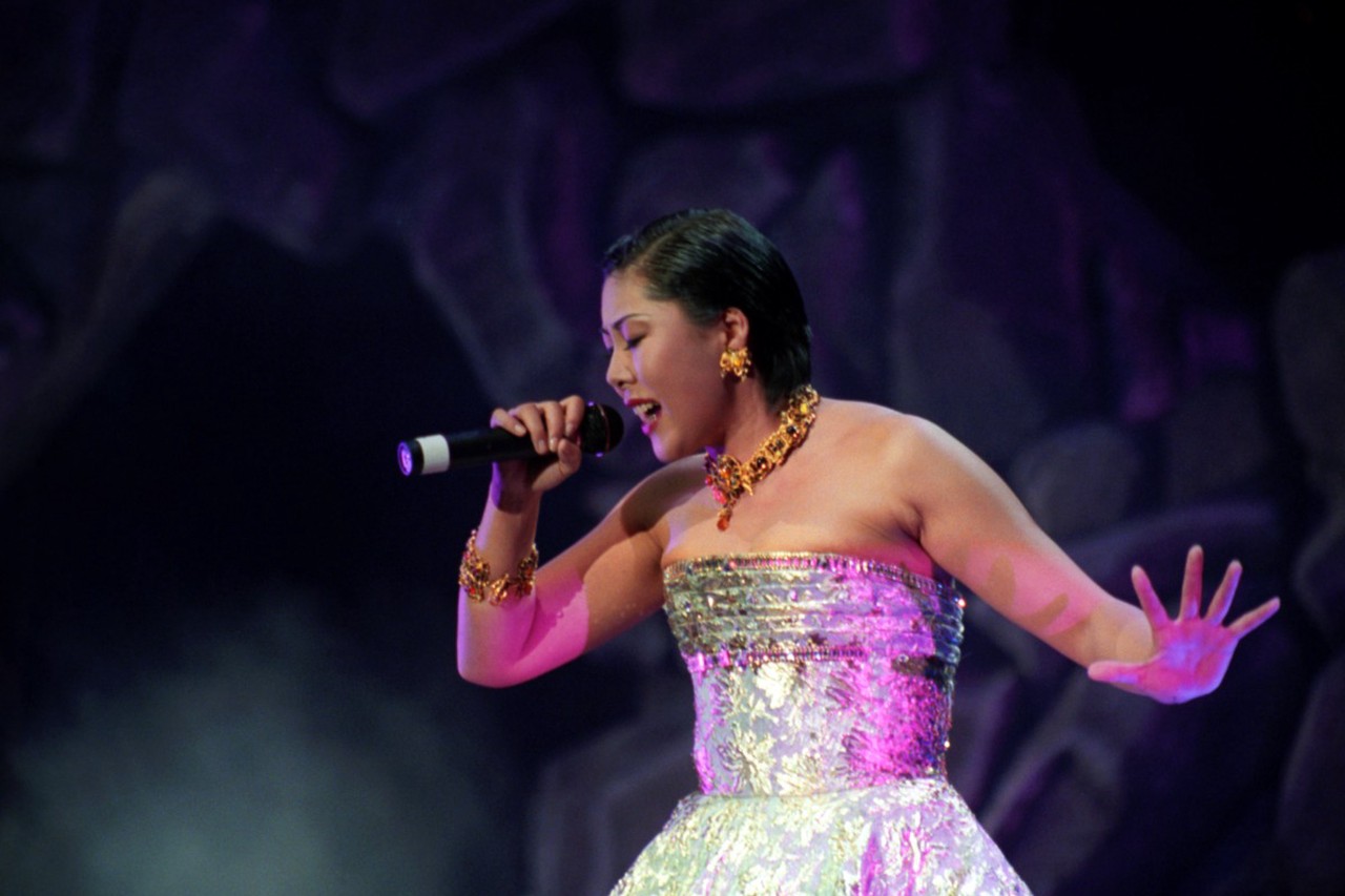 Измена мужа и торговля консервами: как живет Анита Цой