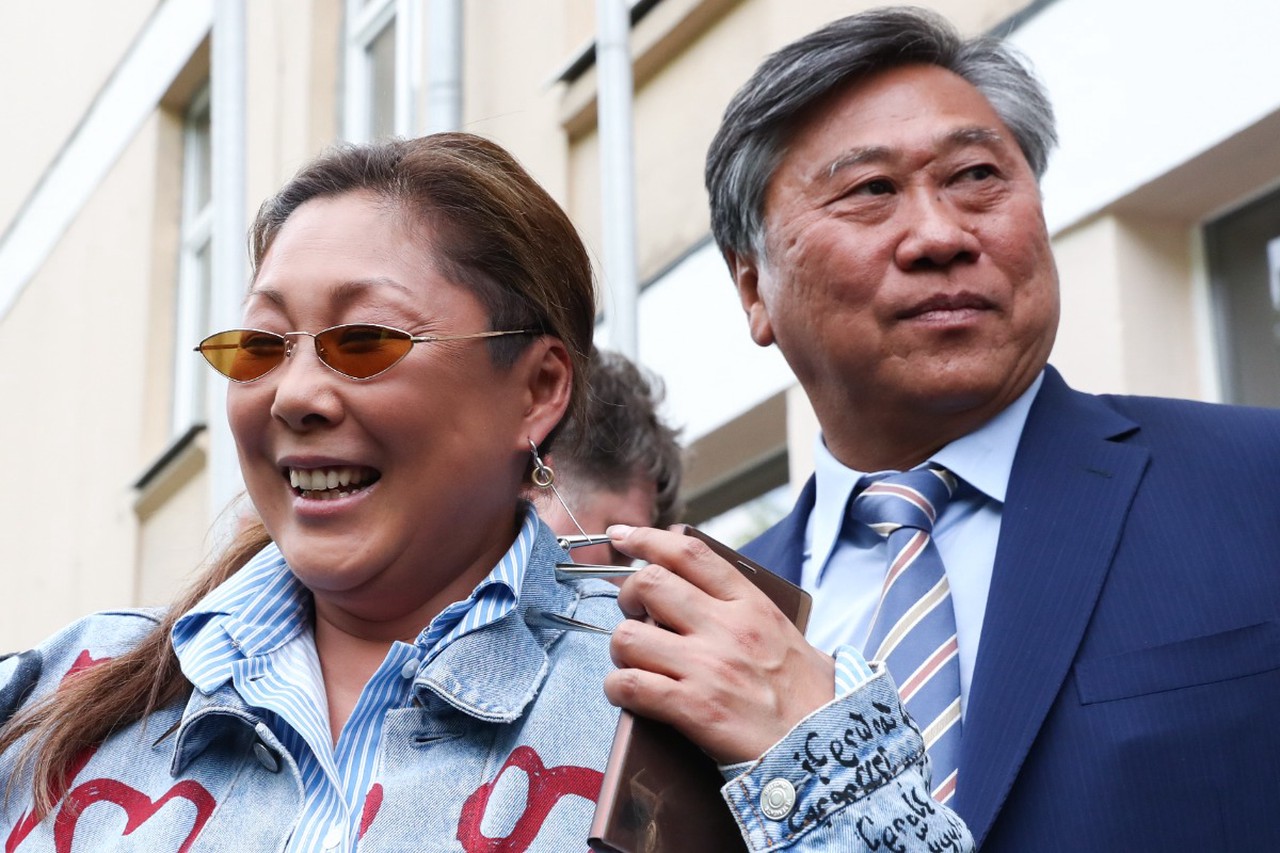 Измена мужа и торговля консервами: как живет Анита Цой