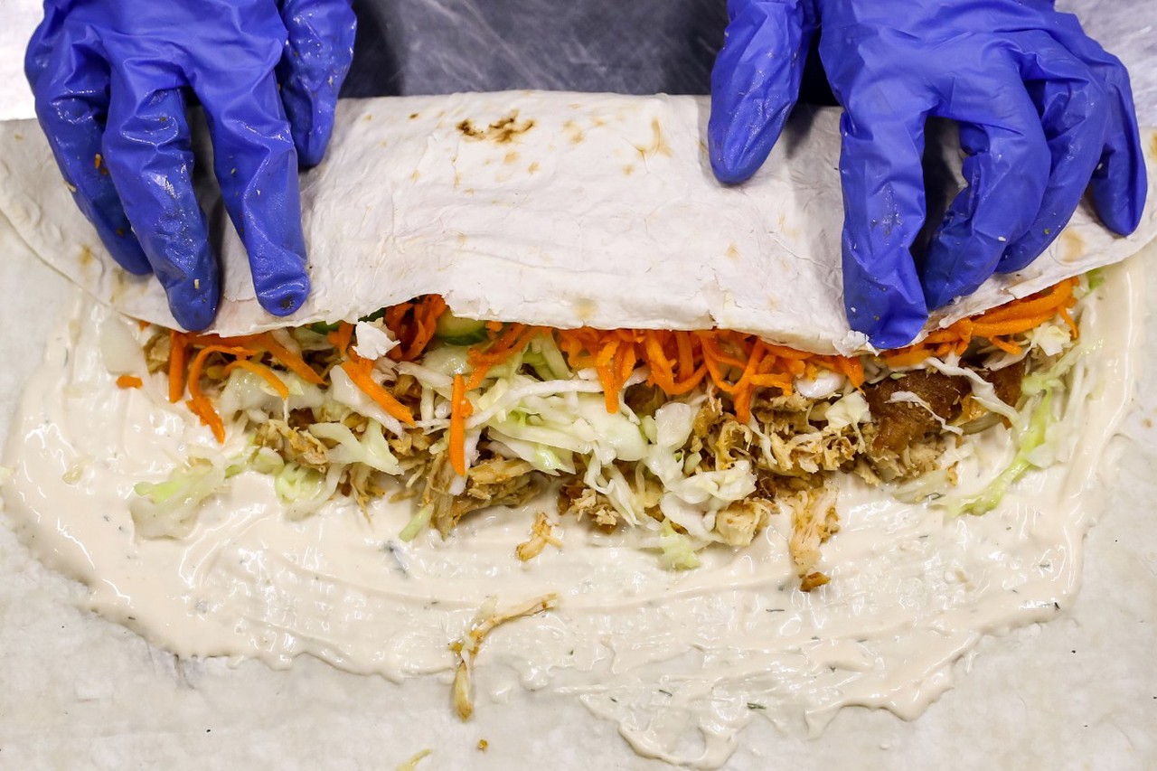 Домашняя шаурма: рецепт с курицей и соусом, как в уличной