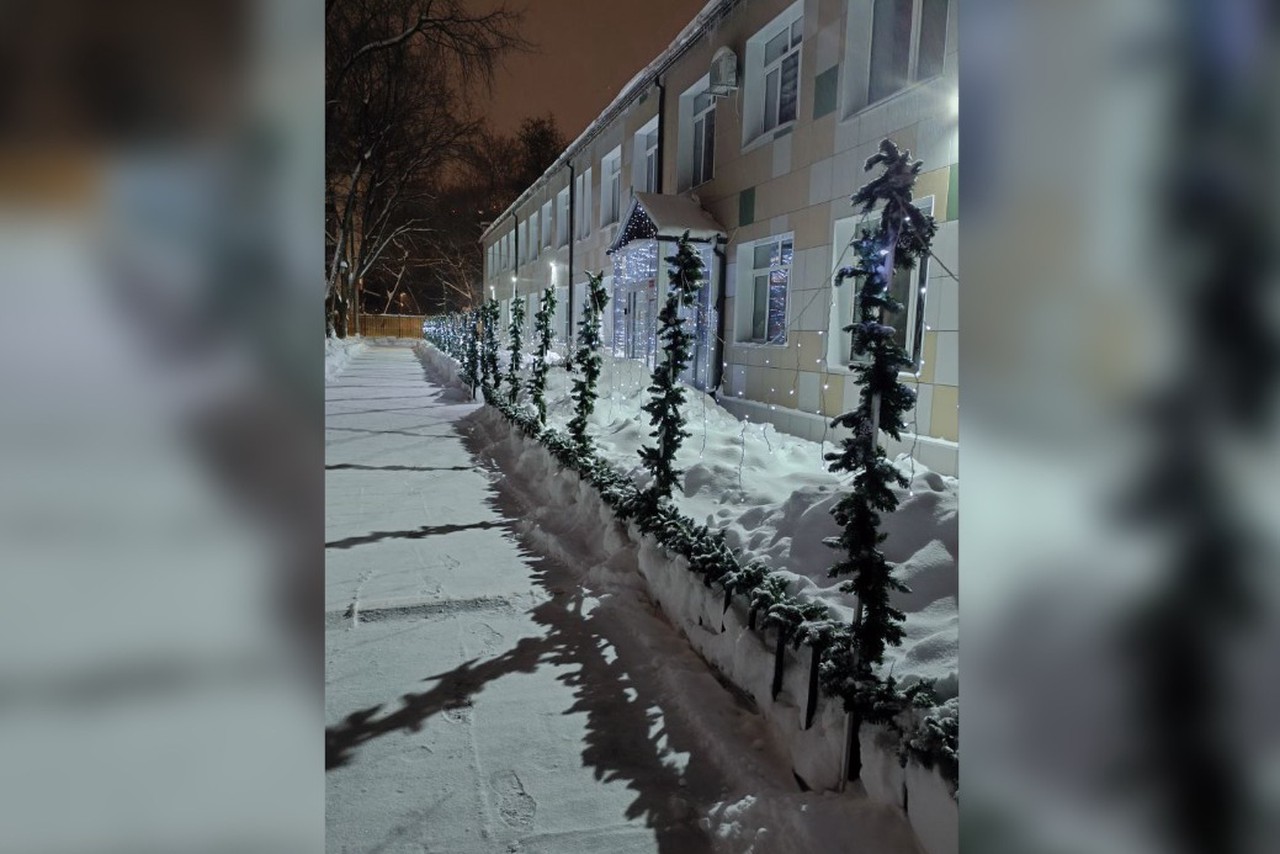 «Лучик» в темном царстве: как транспортный коллапс сковывает школу на севере Москвы