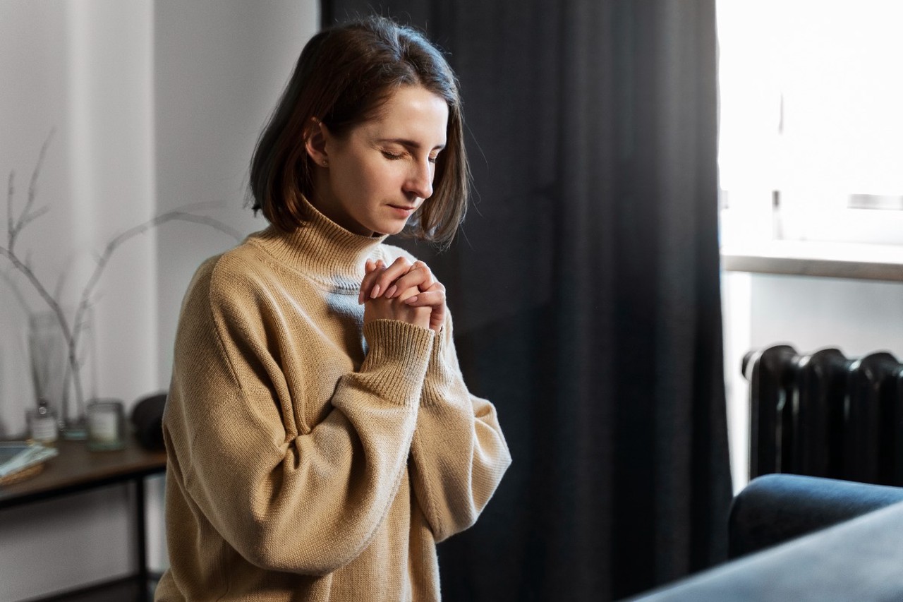 Вечерние молитвы: полный текст и правила чтения для мирян дома