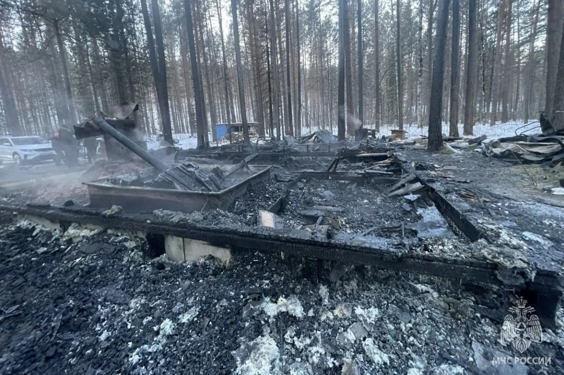 Заживо сгорели трое мужчин на турбазе в российском регионе