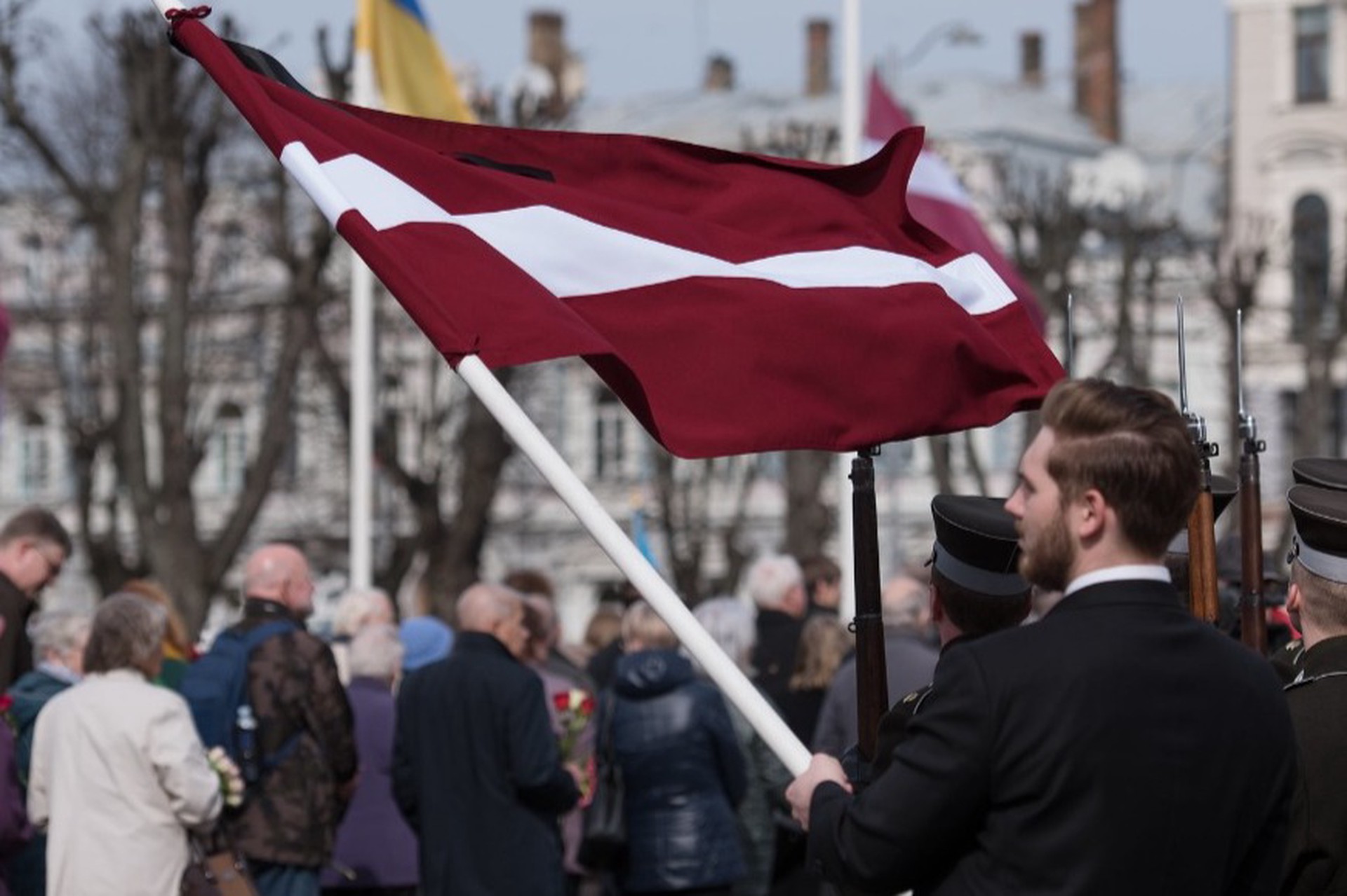 Латвия зашипела из-за демонтажа памятника в Сибири
