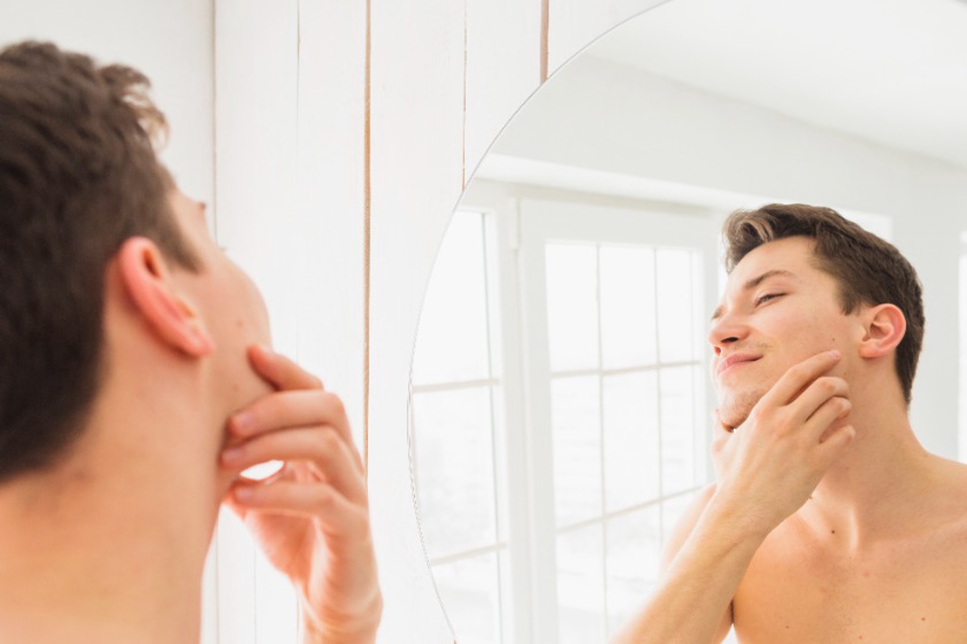 Сыворотки, патчи, anti-age: российские мужчины занялись внешним уходом