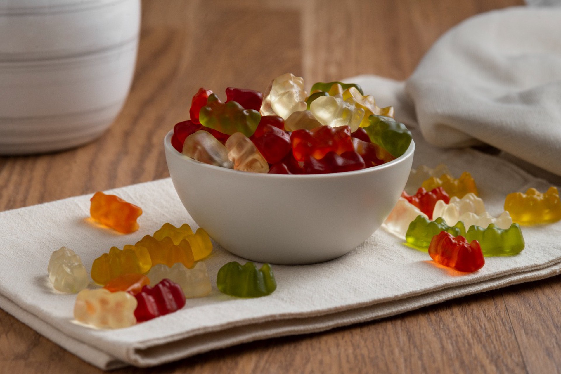 Вместо энергетиков: школьники массово скупают мармеладки с опасными добавками