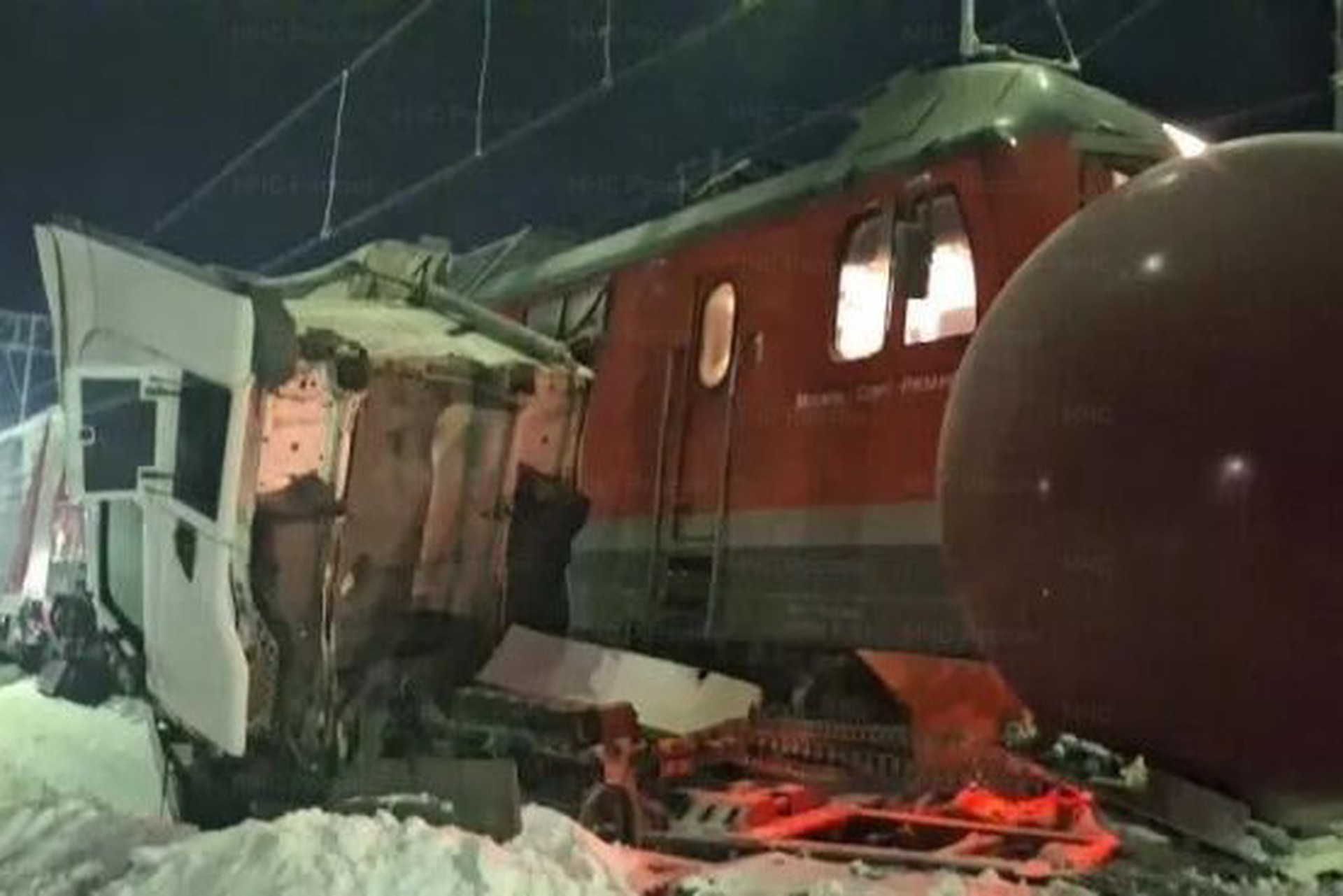 ДТП с поездом и бензовозом парализовало движение составов в Мордовии