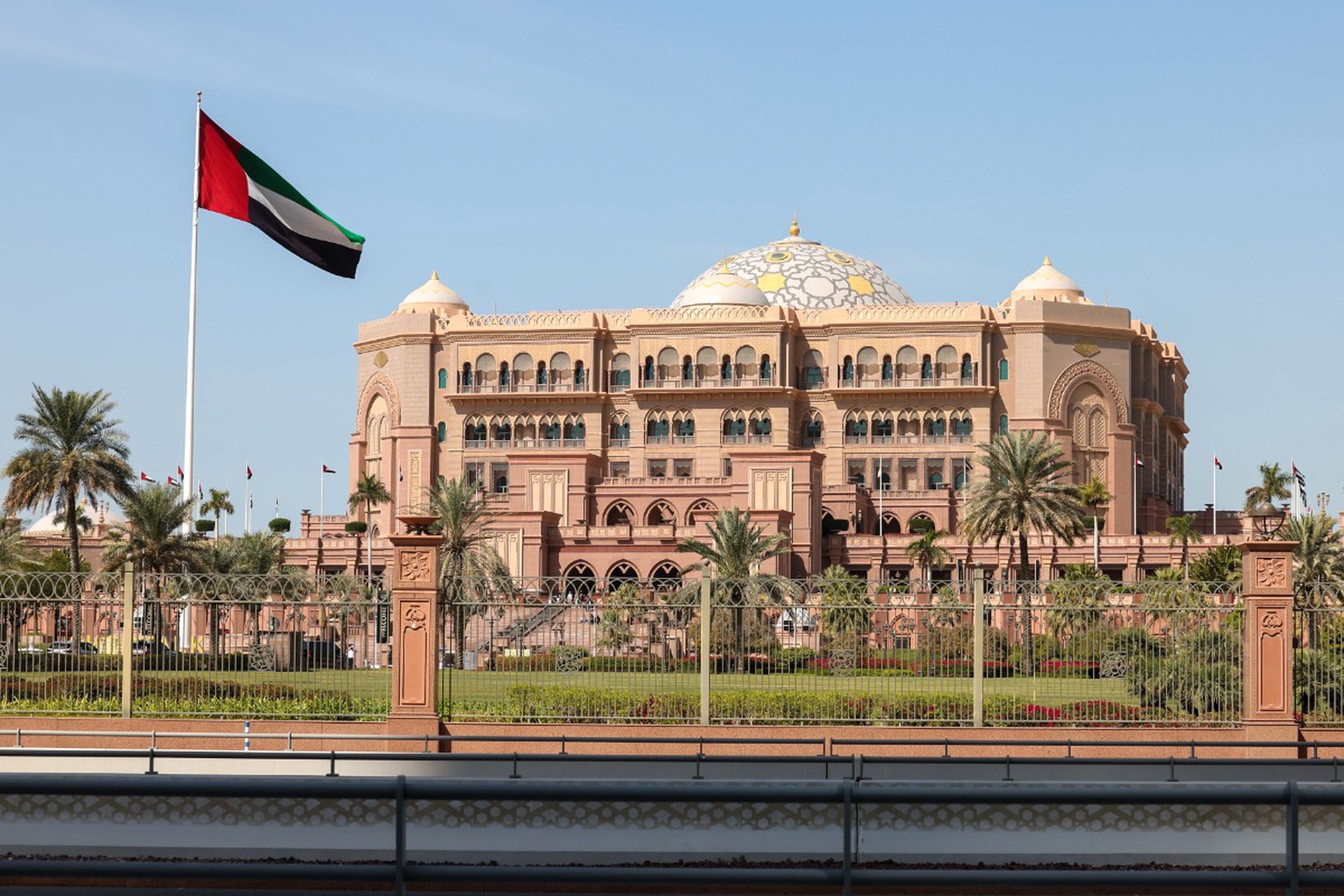 Дипломат рассказал, чем могут закончиться трехсторонние переговоры в Абу-Даби