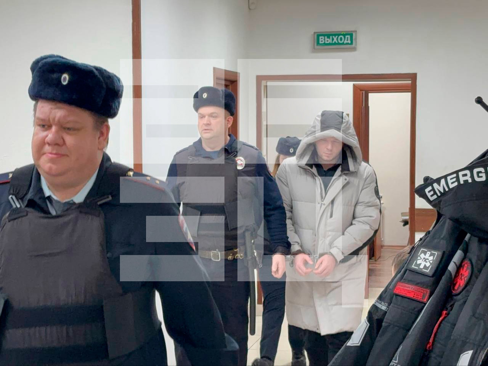 Наркоман, бросивший ребенка на пол в аэропорту, хочет избежать тюрьмы