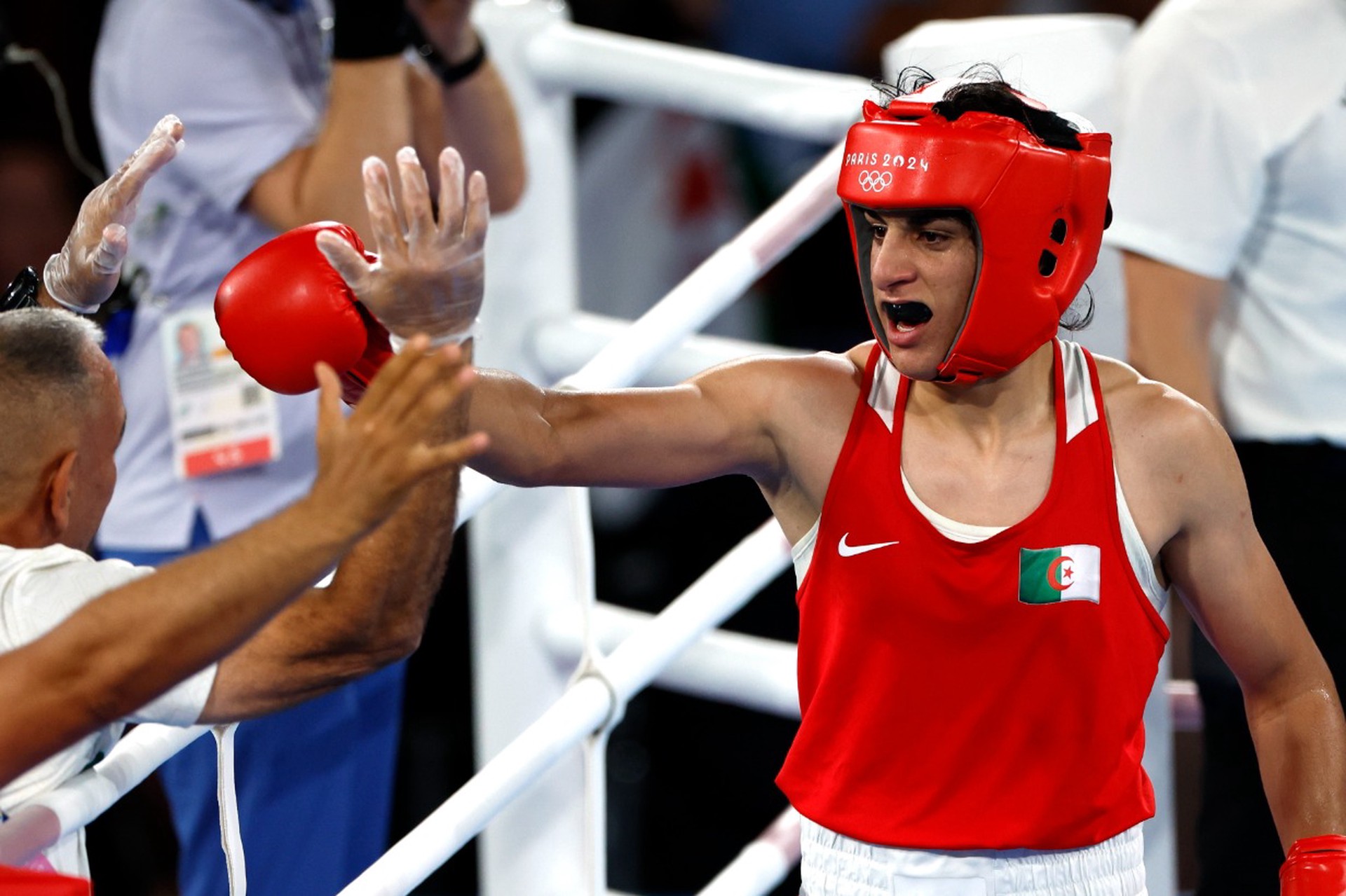 Обвиняемая в смене пола* боксерша попросилась на Игры-2028