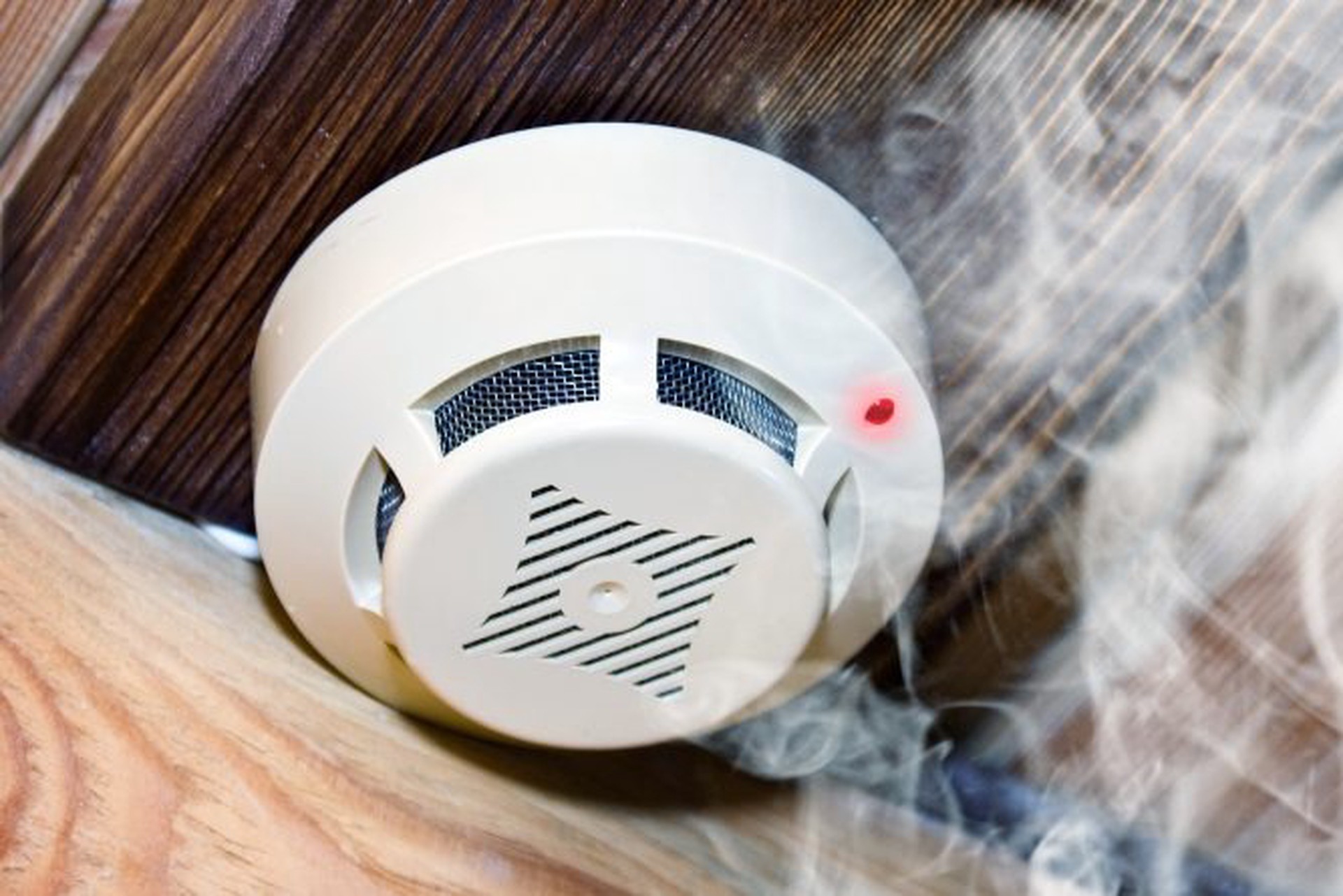 Россиянам рассказали, что обязательно должно быть в доме на случай пожара