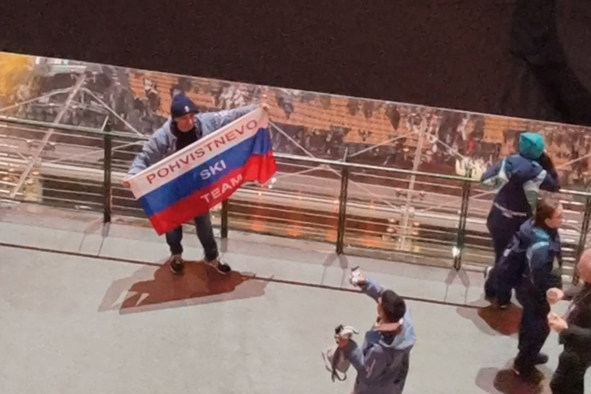 Наши на Олимпиаде: российский флаг заметили на открытии ОИ