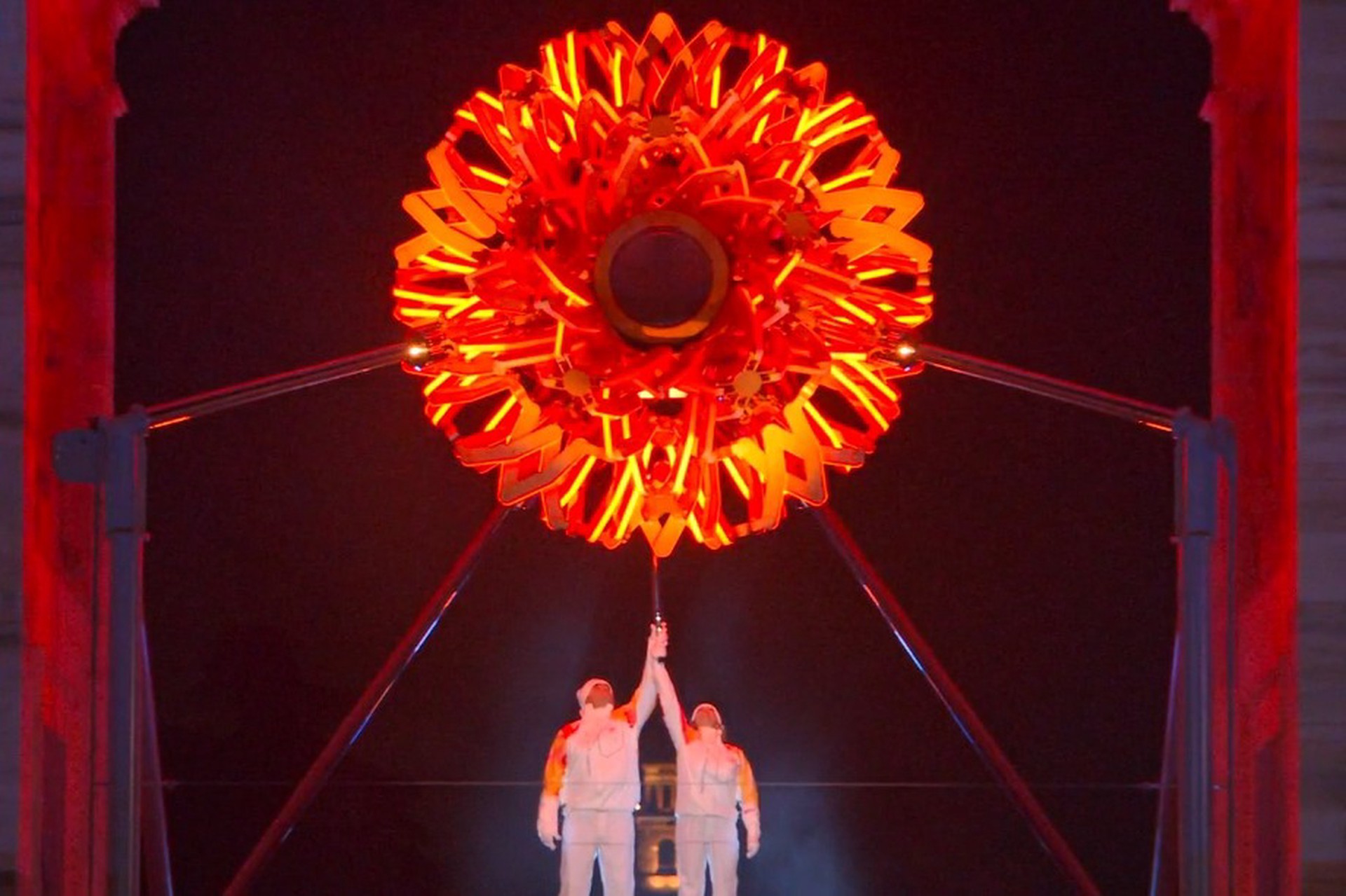 Олимпийский огонь зажжен: зимние ОИ-2026 официально стартовали