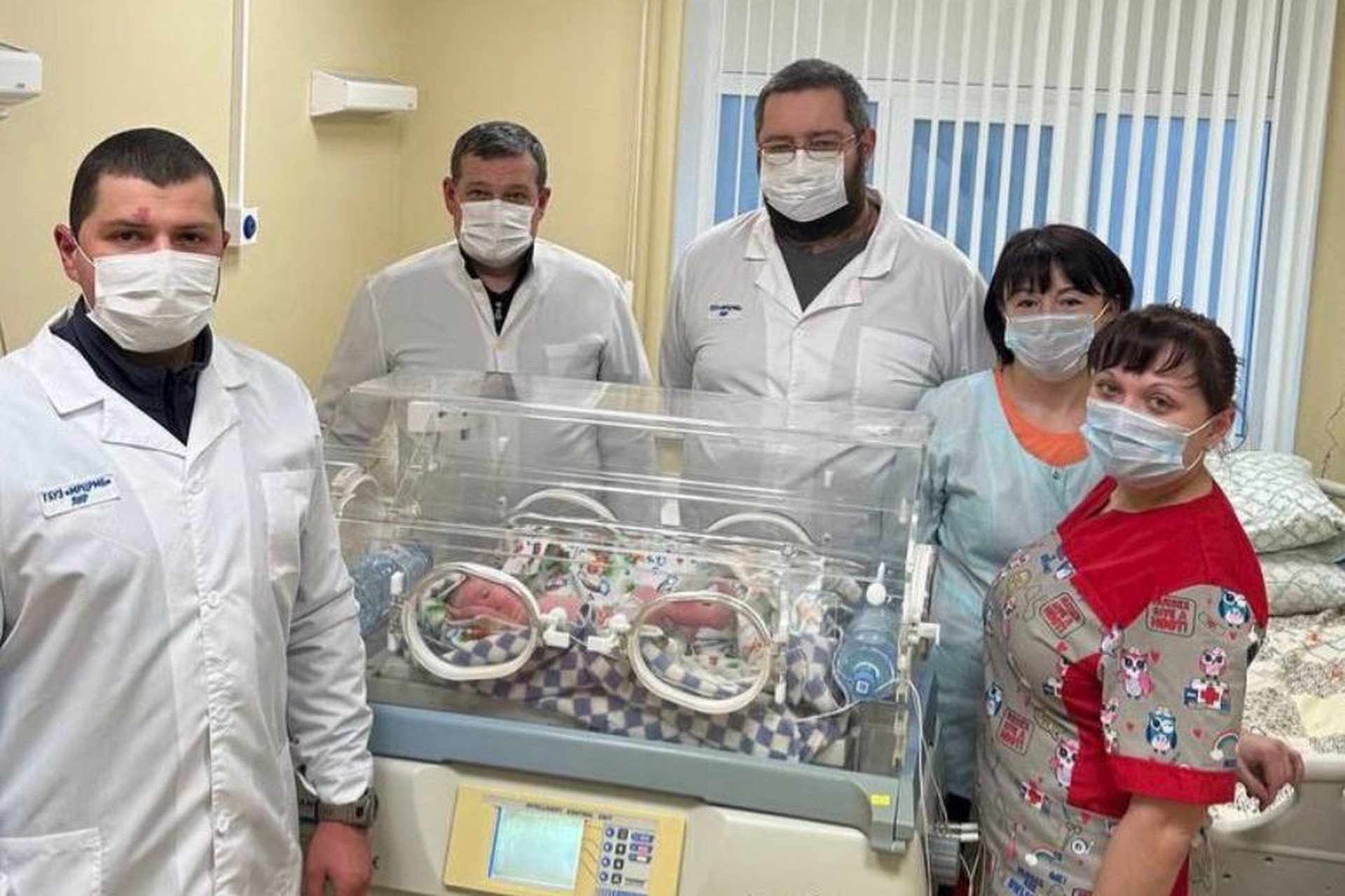 Младенца с переохлаждением нашли в уличном туалете в ЛНР