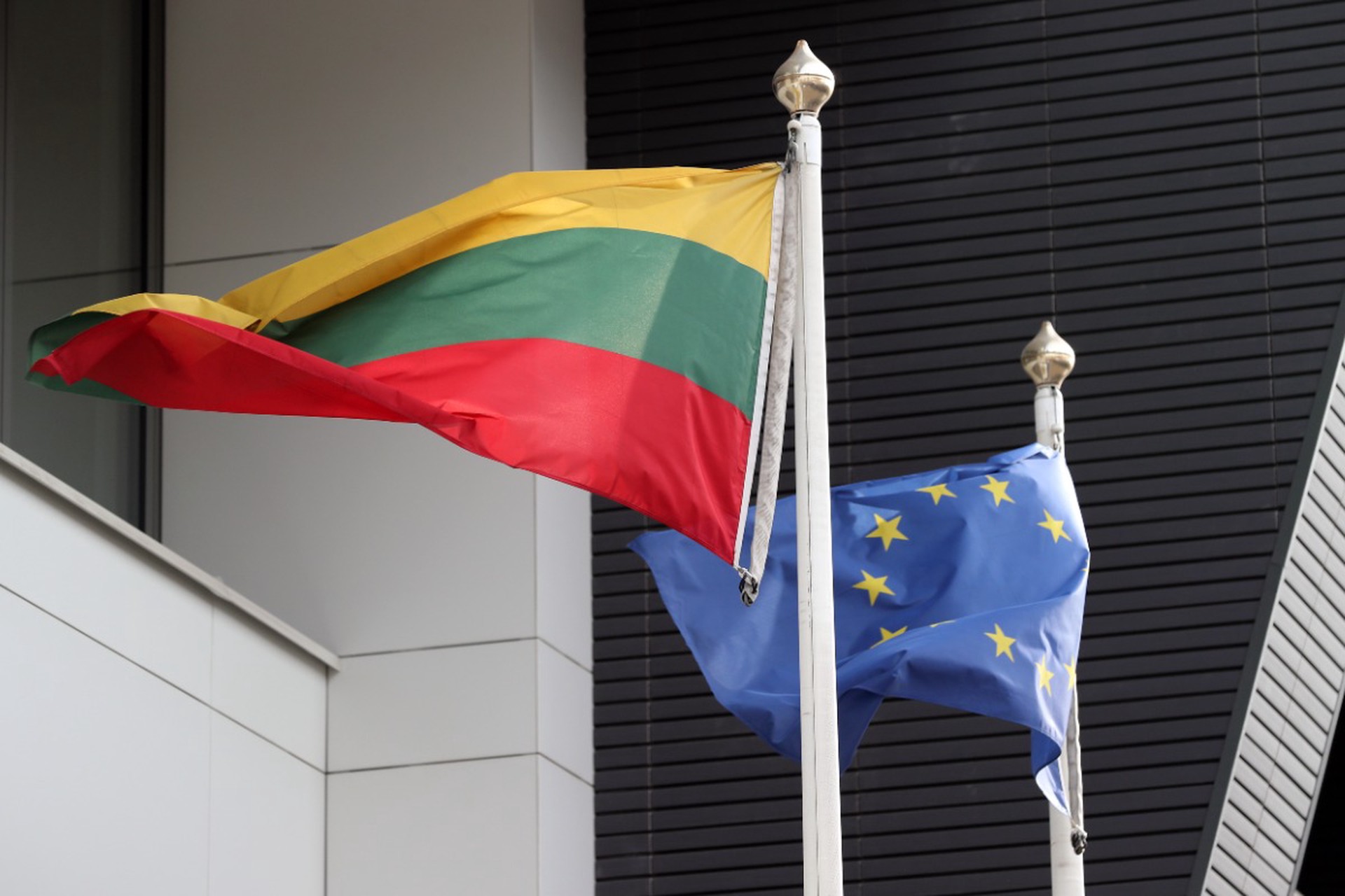 Литва просит пощады после разрыва связей с Россией