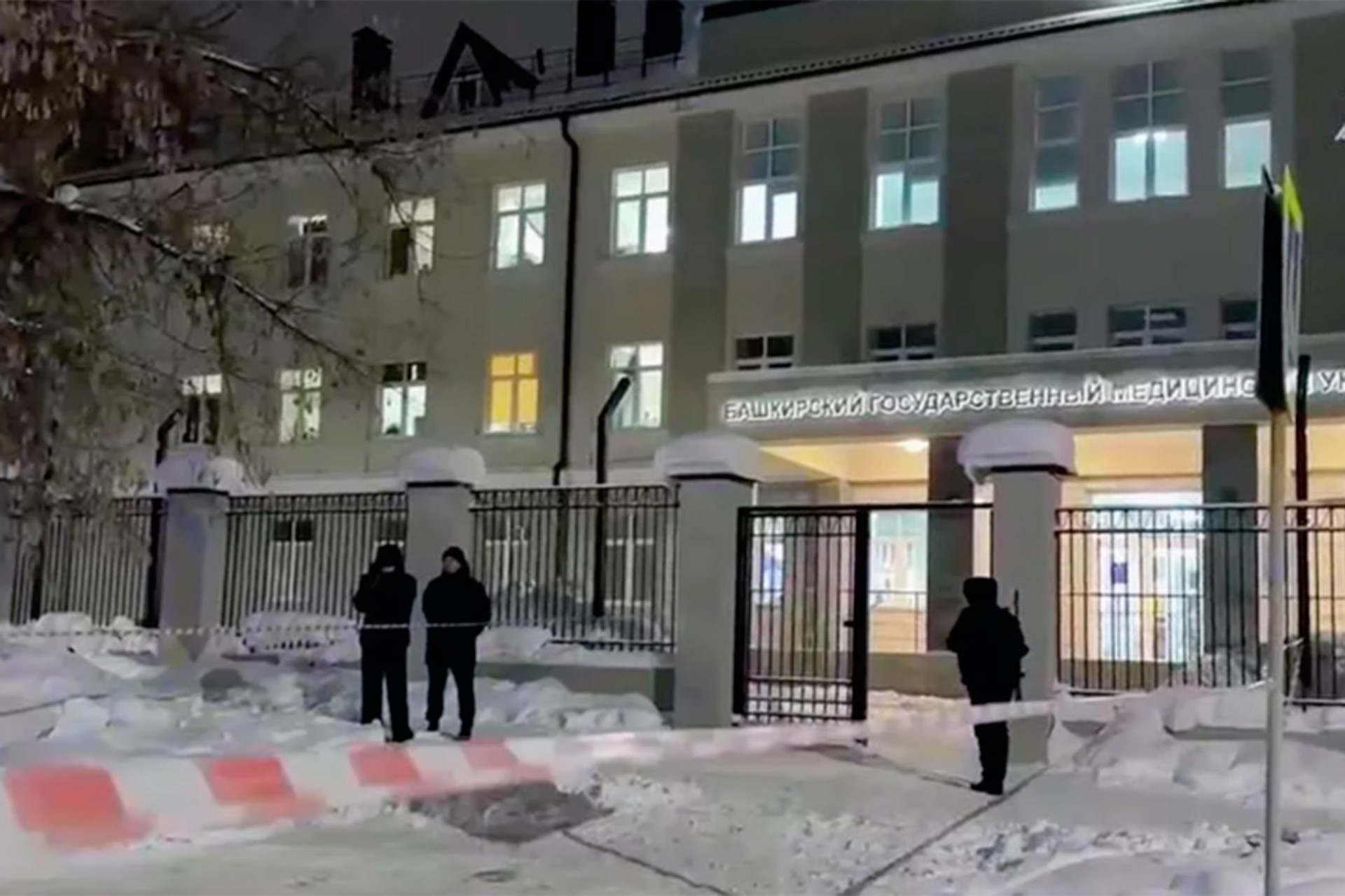 Трое пострадавших из-за нападения на уфимское общежитие остаются в больницах