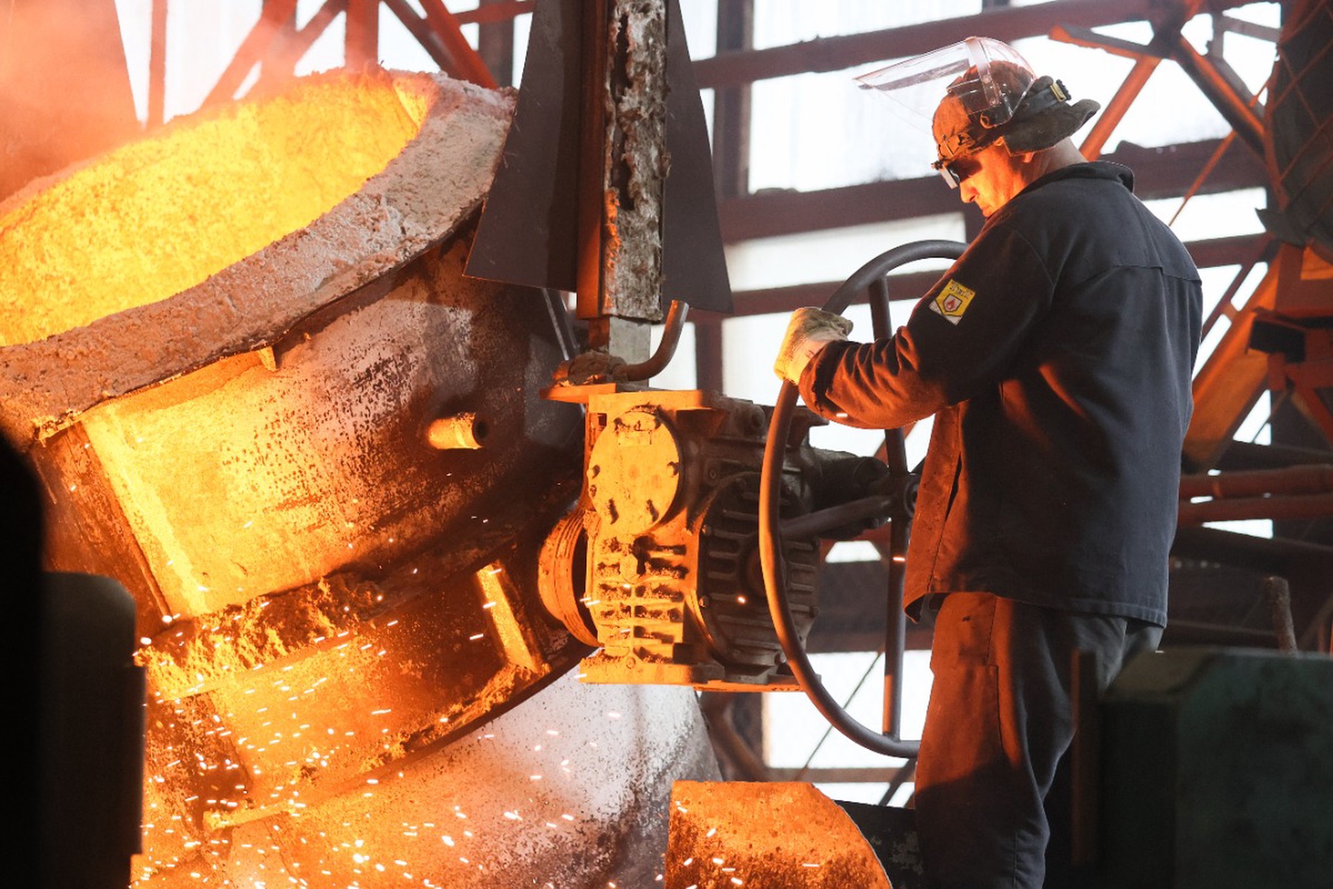 Экономист назвал отрасли, которые затронет запрет ЕС на криптовалютные операции с Россией