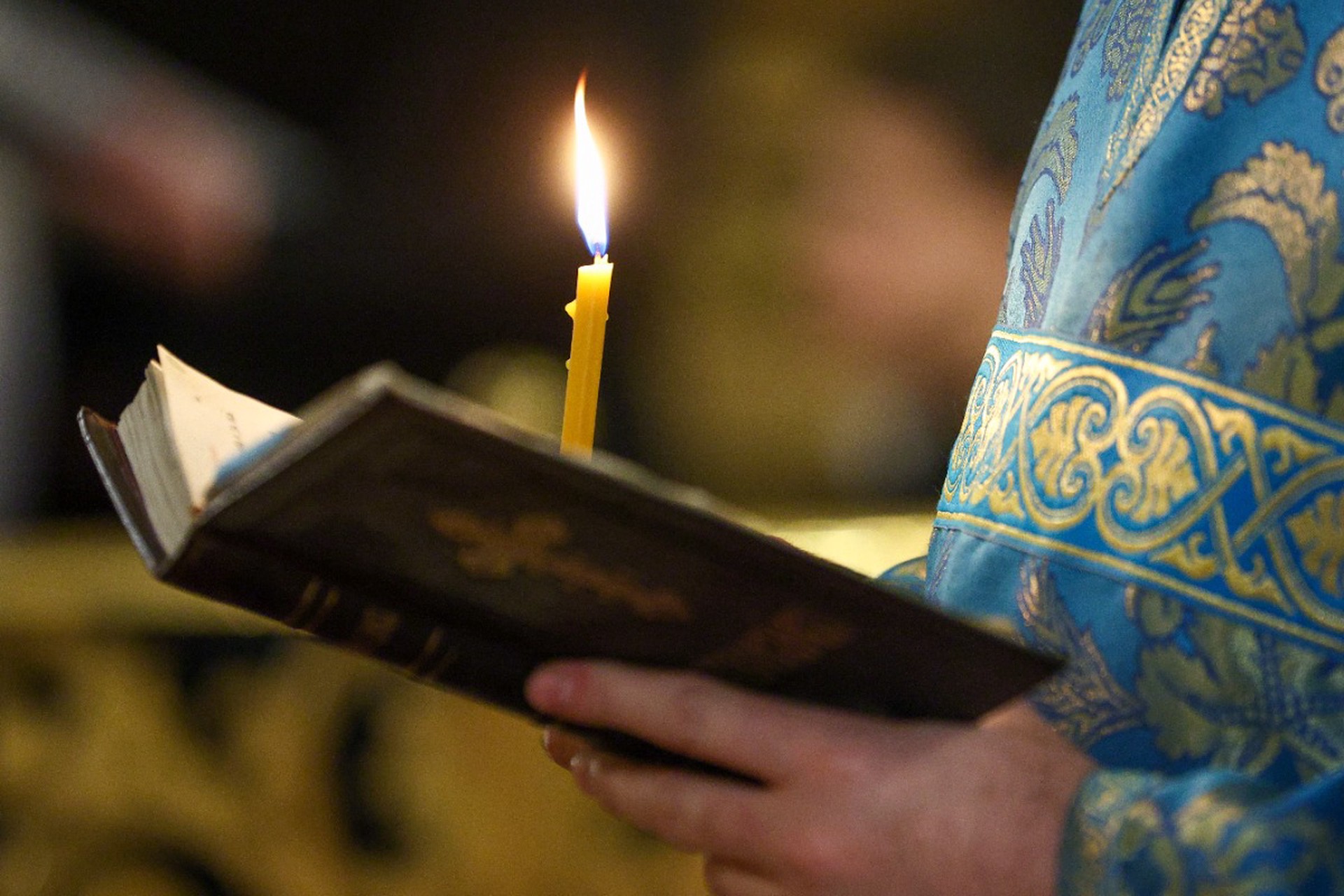 Священник объяснил спрос на осиновые колья у россиян