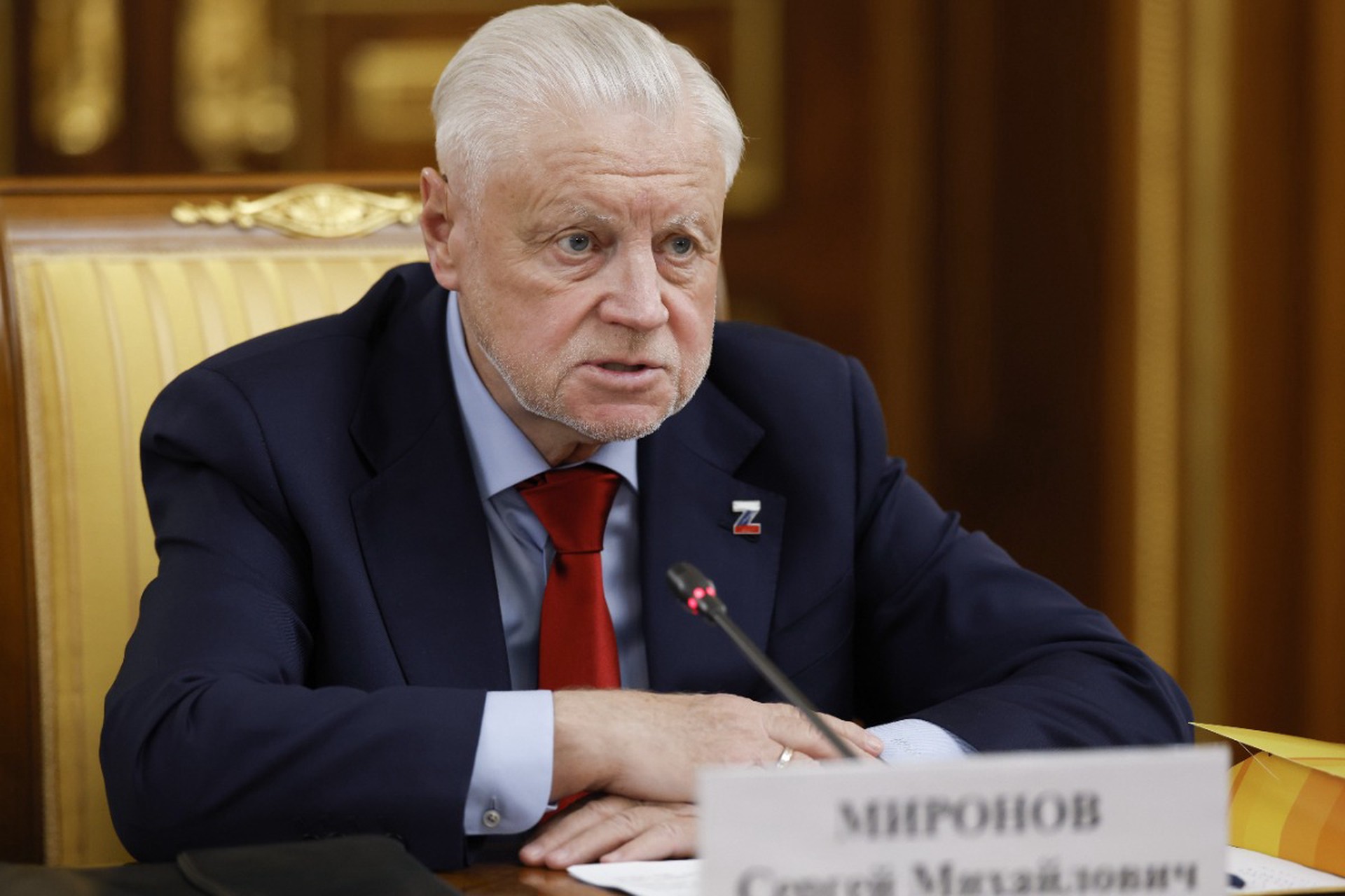 Миронов призвал ввести мораторий на подорожание мобильной связи