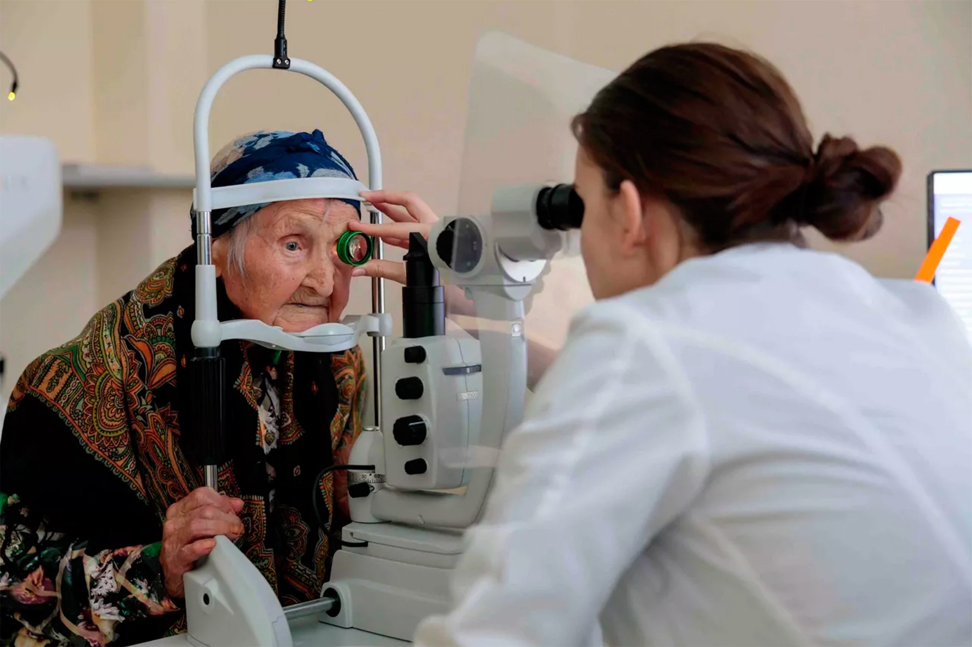 Врачи вернули зрение 111-летней россиянке