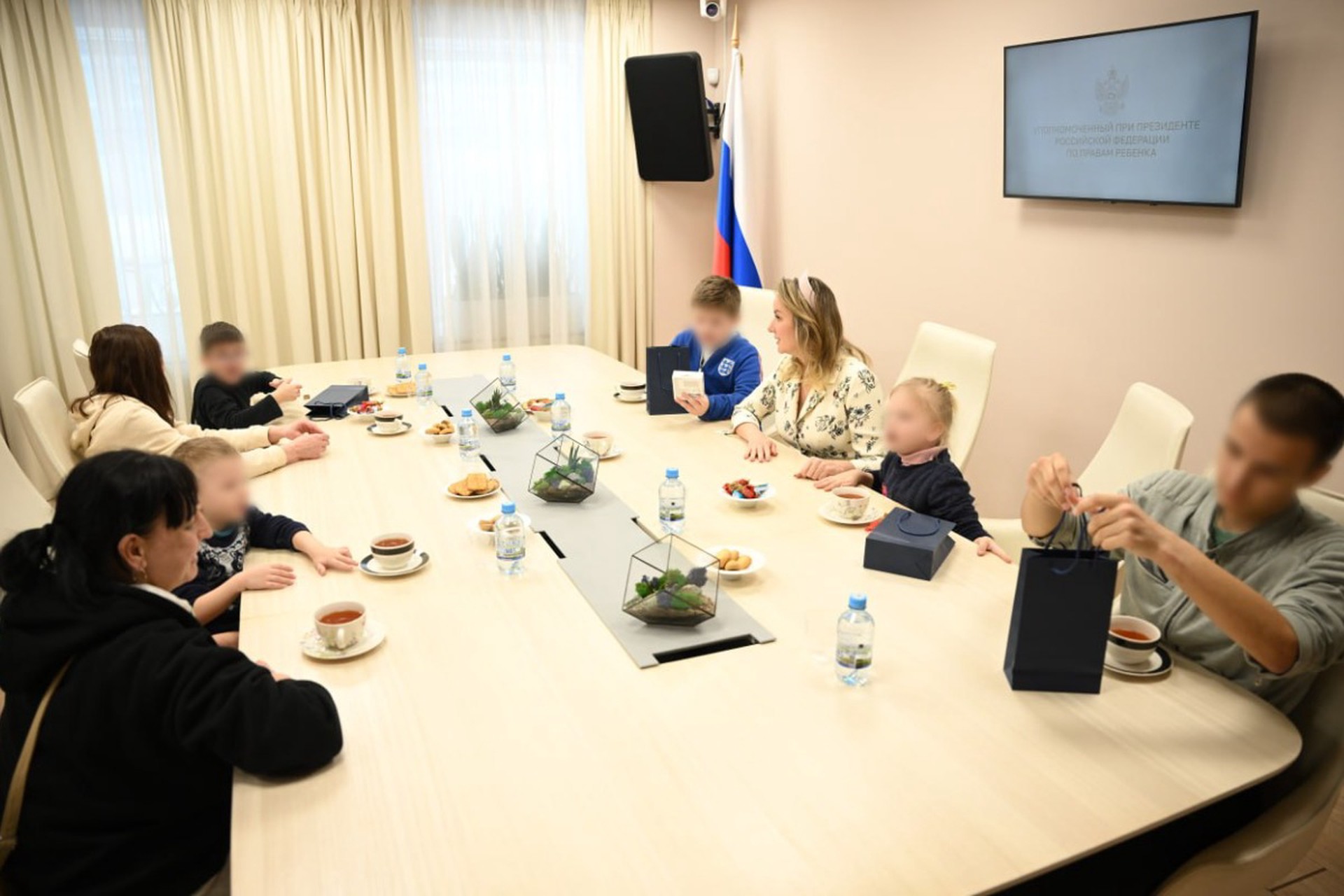 Еще одного ребенка вернули в Россию с Украины