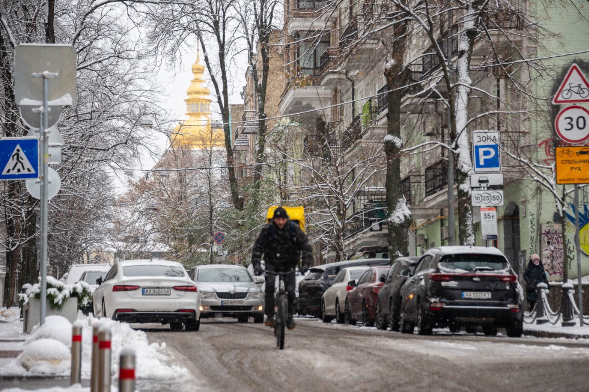 Украинцы остались без еды и такси из-за сбоя геолокации 