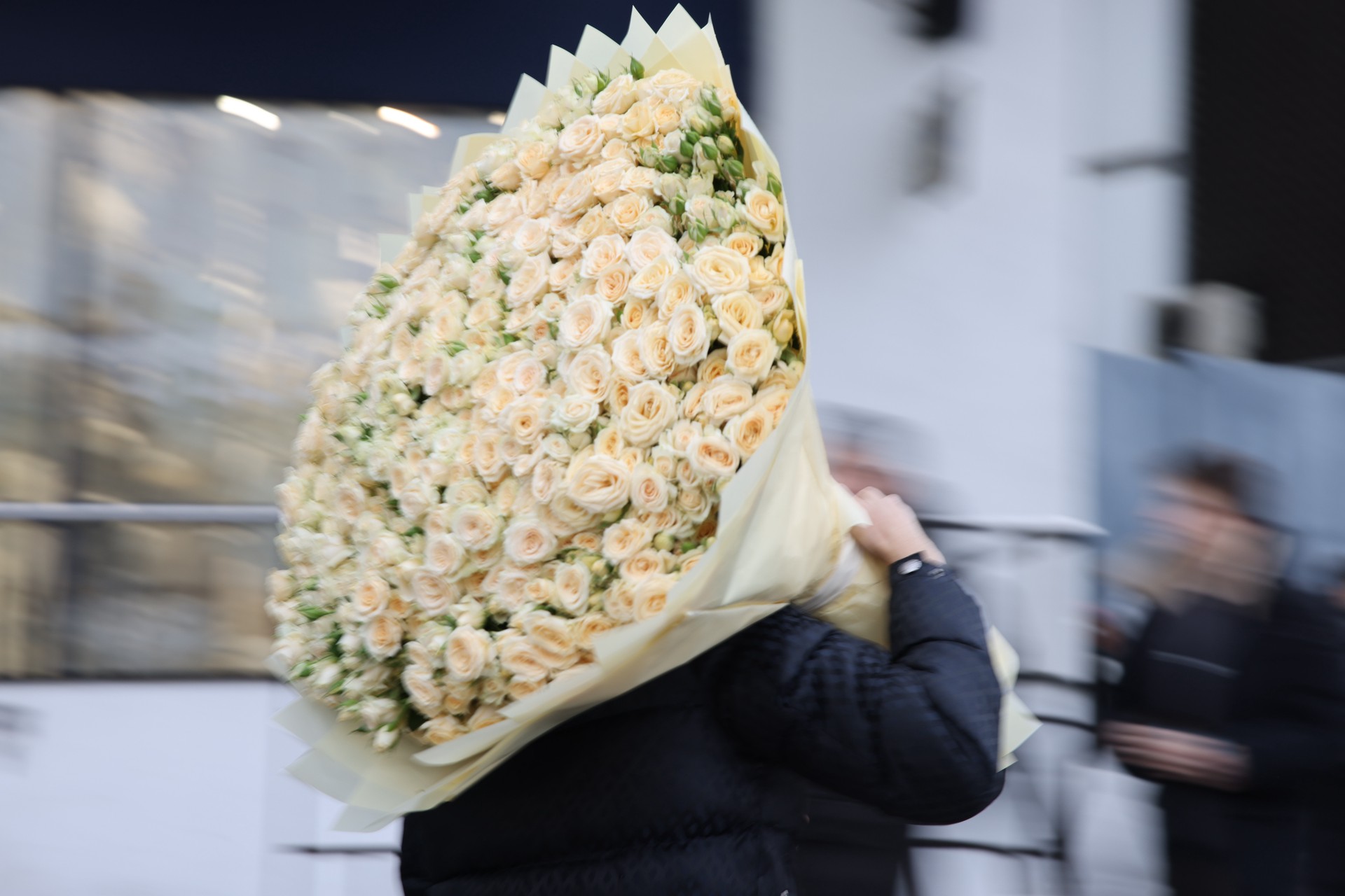 Аналитики рассказали, на сколько в России подорожали цветы к 8 Марта