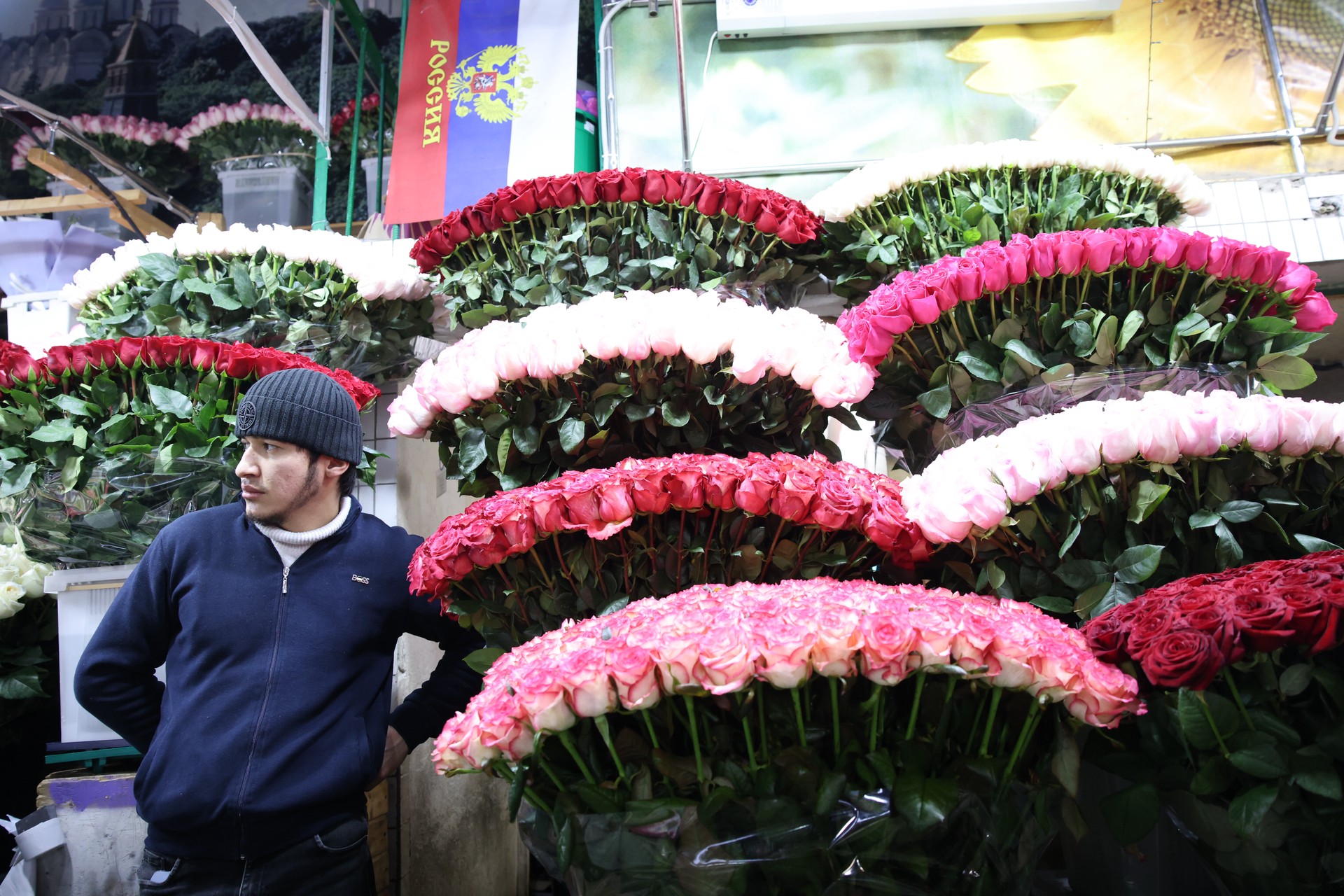 Цены на цветы к 8 Марта изменились в России