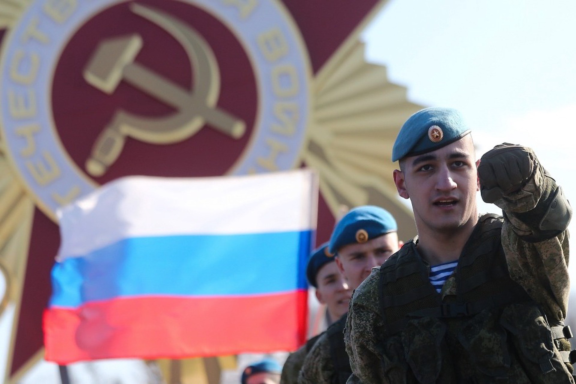 Почему мужчины все чаще сами себе покупают на подарки на 23 февраля