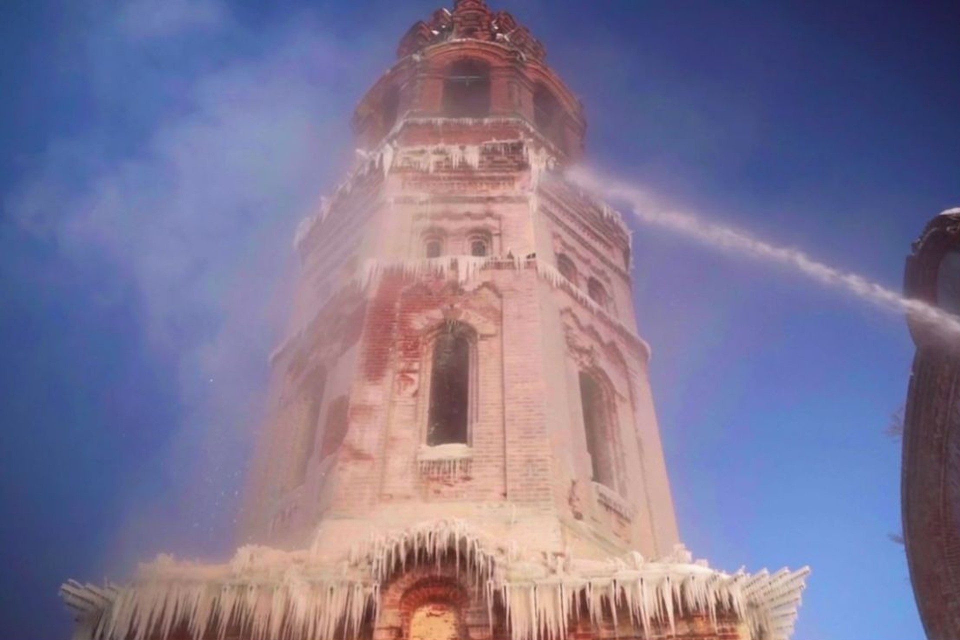 Создателям популярного сериала грозит срок за перформанс в храме