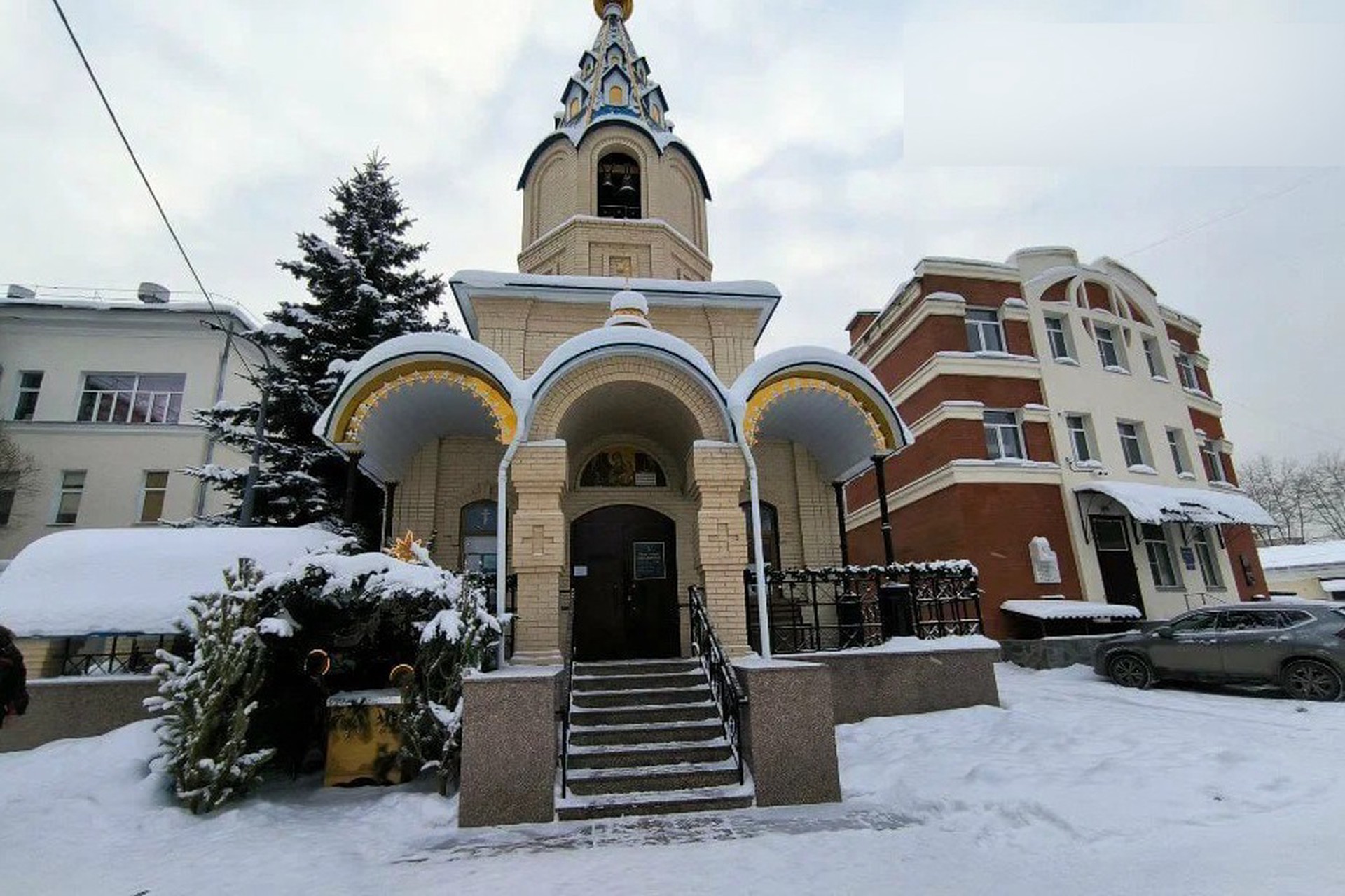 Мужчина с ножом напал на прихожан церкви в российском городе