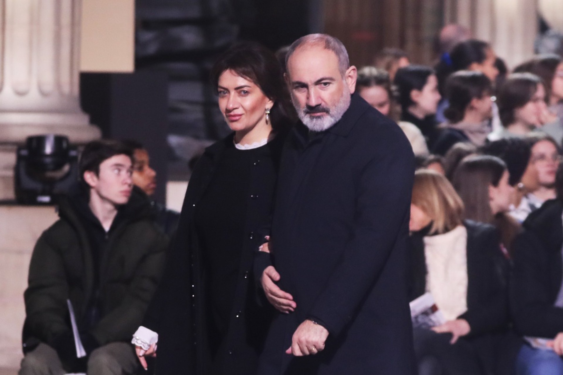 Премьер Армении стал холостяком