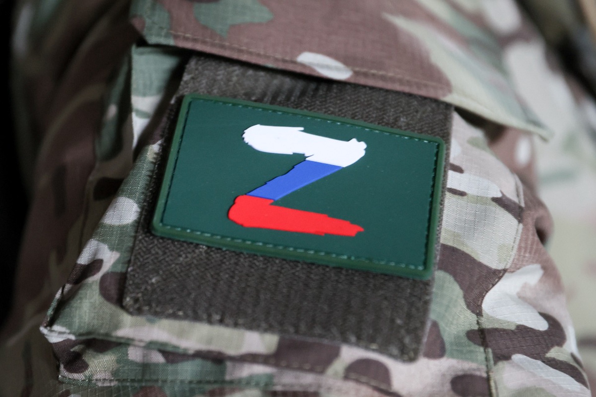 Бойцов СВО хоронят в воде и грязи в российском регионе 