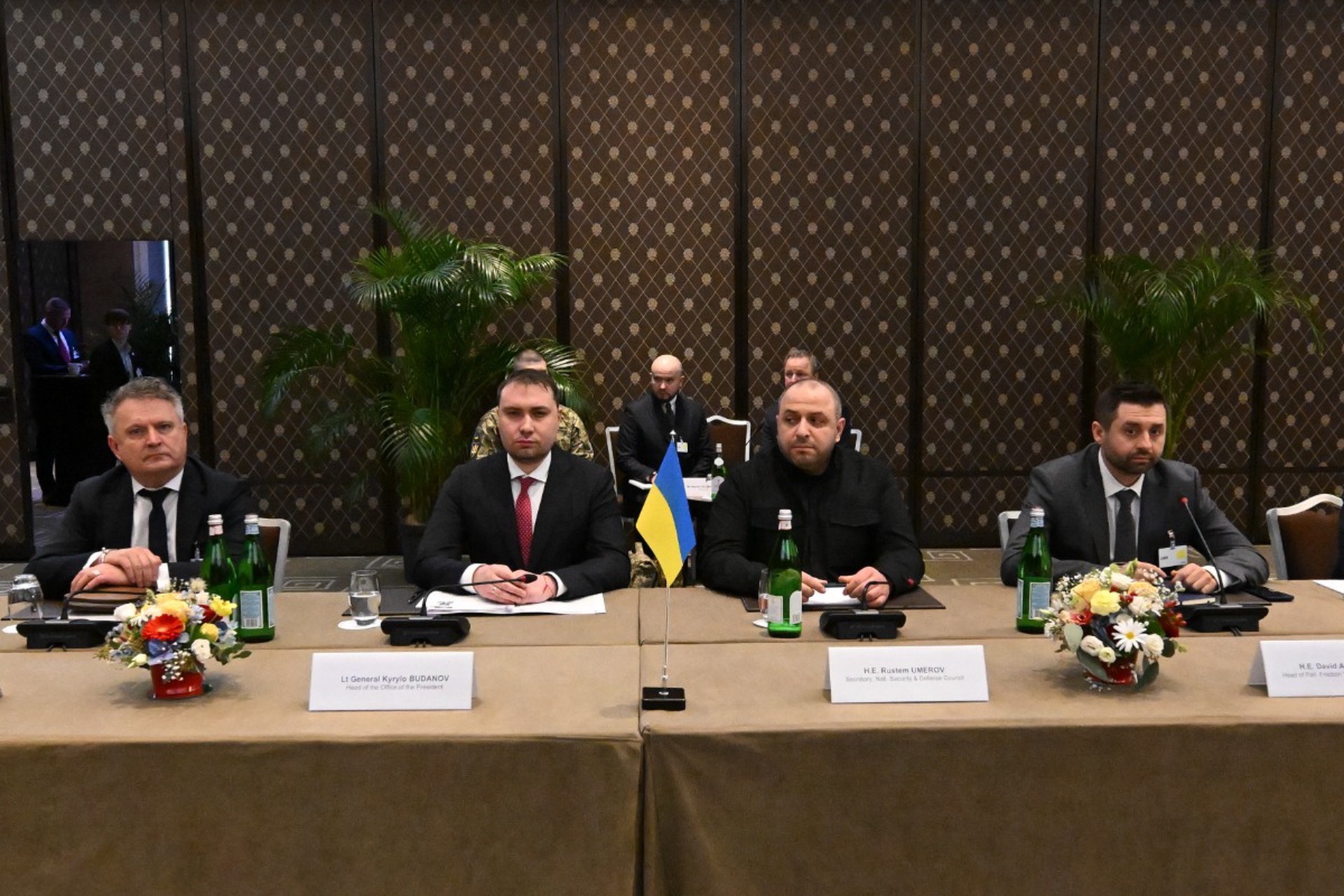 Экс-депутат Рады раскрыл причину раскола между украинскими переговорщиками в Женеве