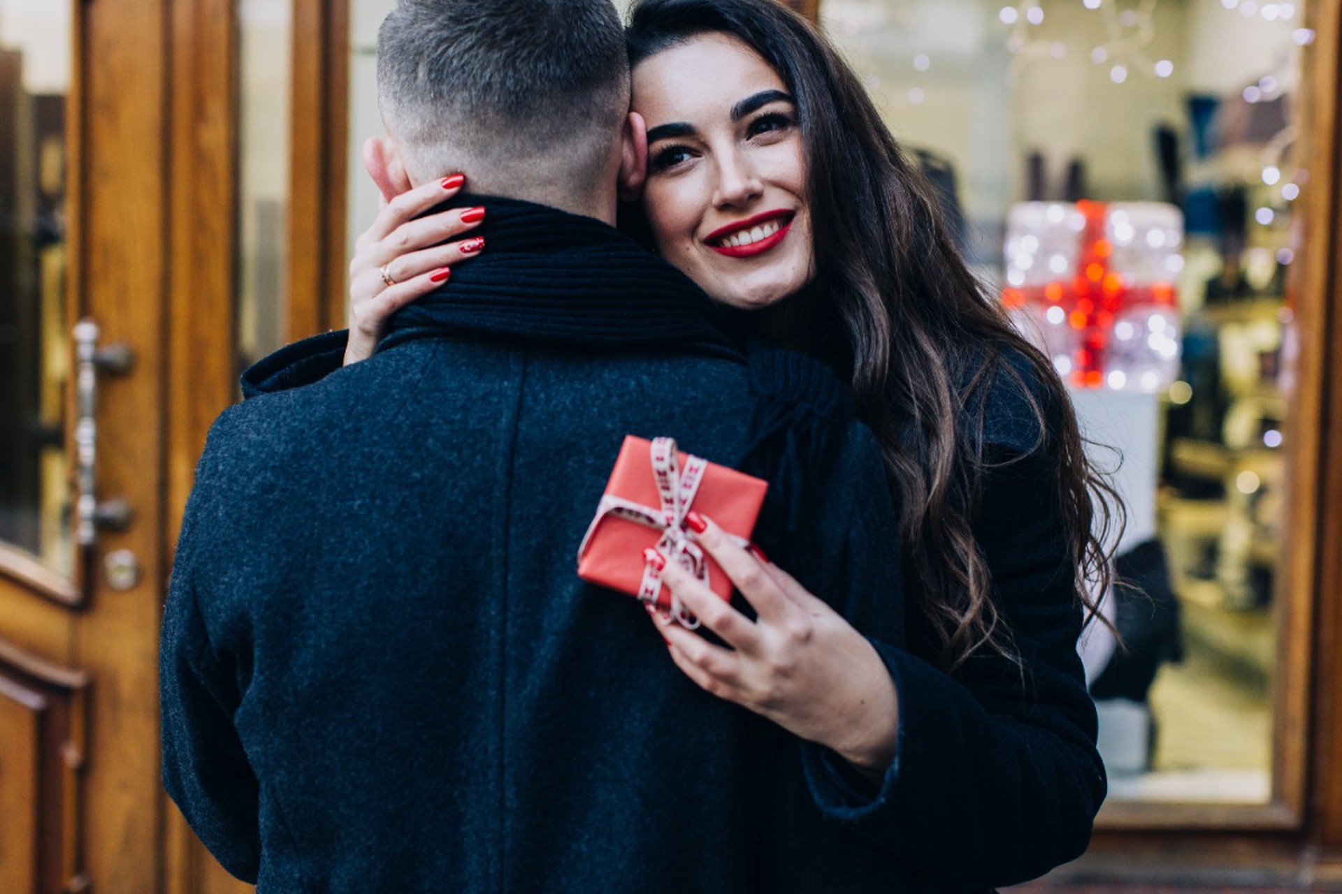 Психолог рассказал, как сделать подарок на 23 Февраля значимым