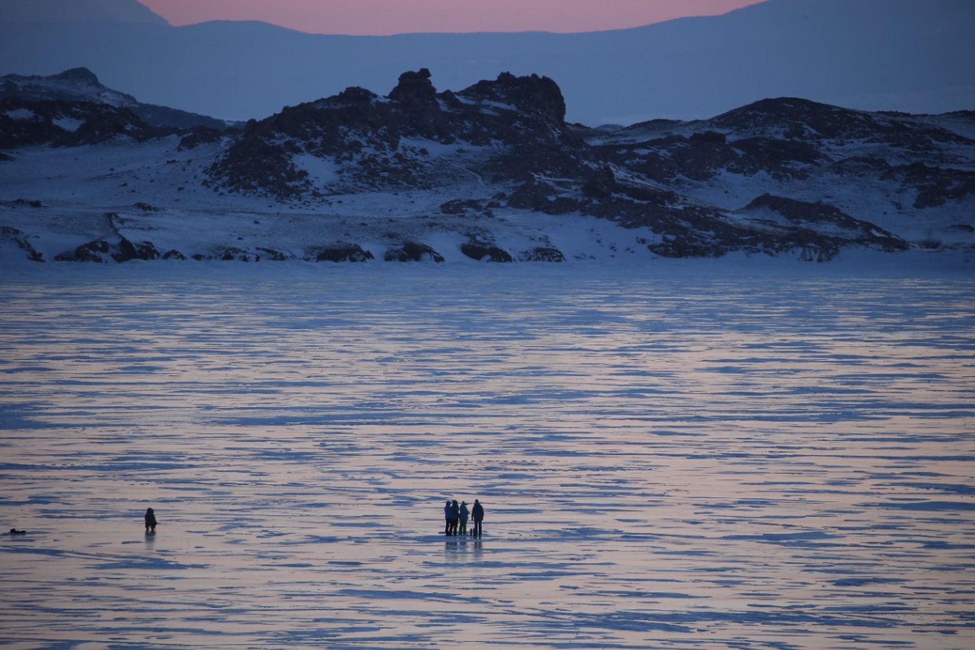 На Байкале погибли водитель и семь туристов из Китая