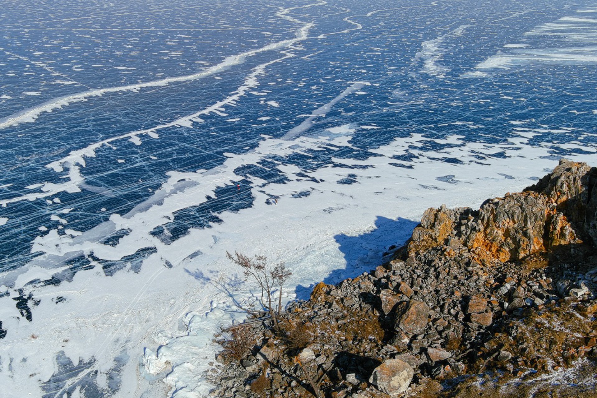 Спасатель высказался о причинах гибели туристов на Байкале