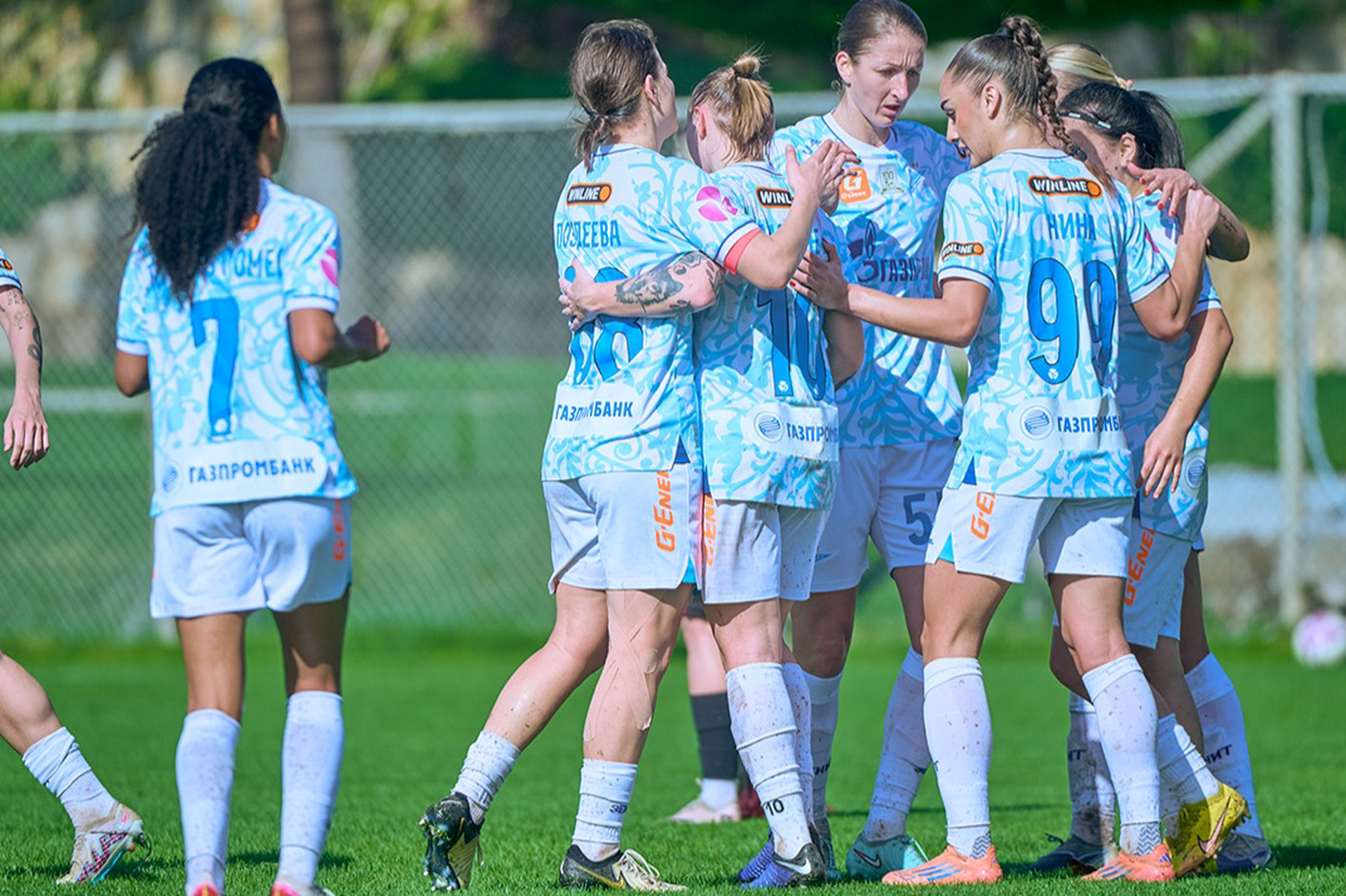 Семь футболисток «Зенита» отправятся в расположение своих сборных