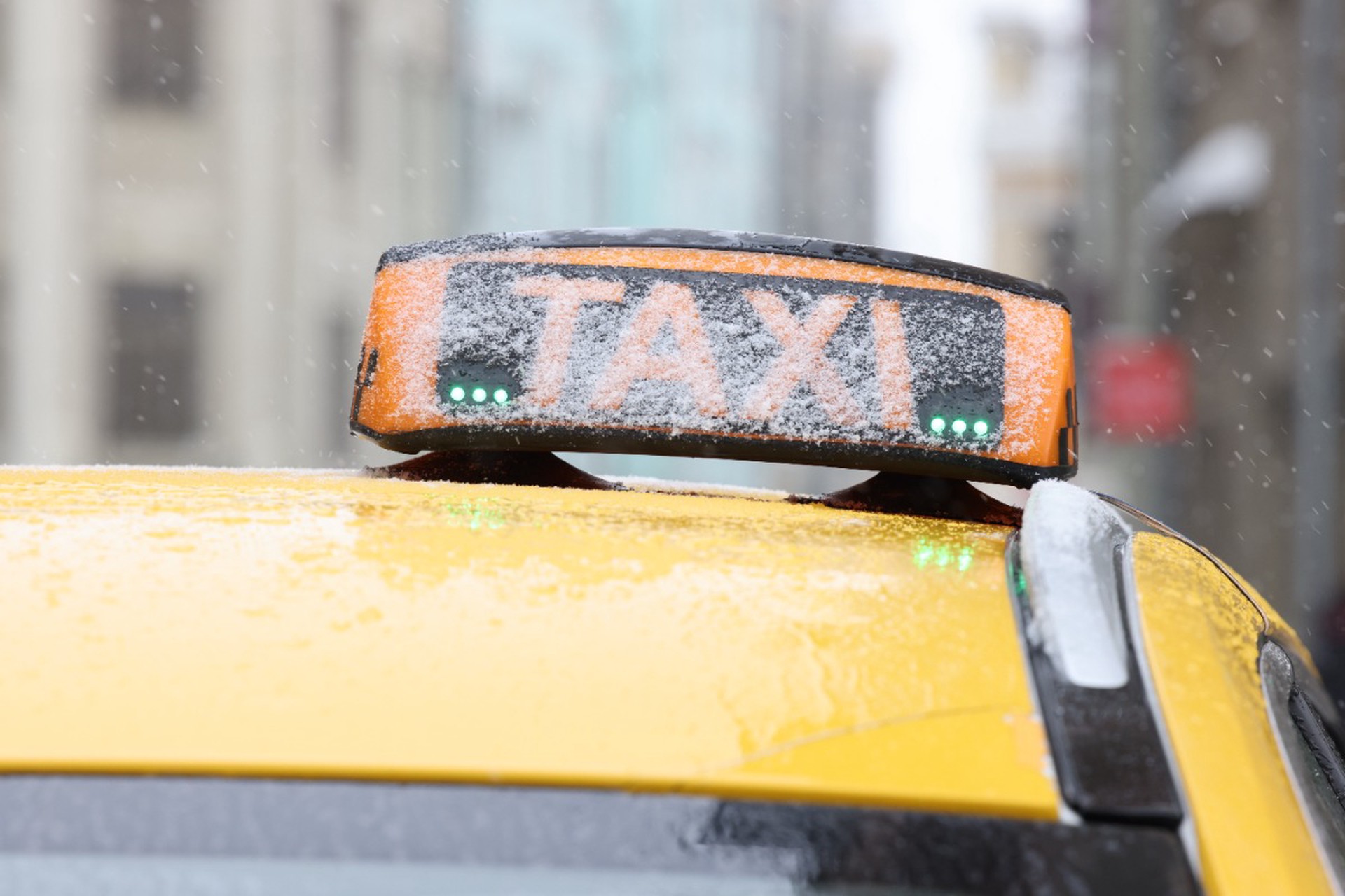 Космические цены на такси в России объяснил эксперт 